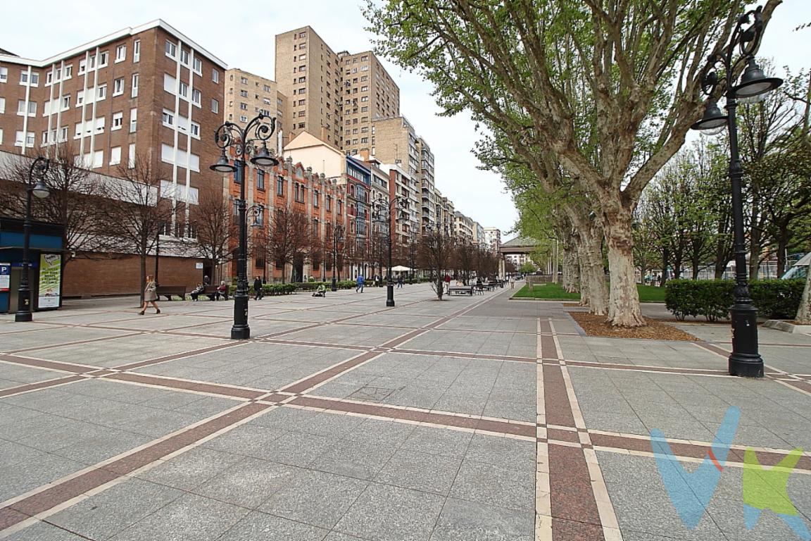 Elegante Piso en Venta al lado de BegoñaUbicado en el corazón de la ciudad, se encuentra este atractivo piso que sin duda cumple con las expectativas de quienes buscan una combinación de confort, funcionalidad y ubicación privilegiada.Esta vivienda ha sido reformada por sus propietarios con mucho gusto empleando para ello materiales de altas calidades, te sentirás como en casa desde el primer momento.Importante destacar que tiene dos Terrazas, una de ellas cuenta con 22 metros para poder disfrutar con familia y amigos.Al entrar en la vivienda encontramos una zona muy amplia con cocina con isla y gran salón.La cocina como veréis en la foto, con un bonito diseño en blanco y electrodomésticos integrados a juego con la misma, con espacio suficiente y unida a un gran salón se convertirá junto con la terraza en el principal espacio de esta vivienda.Los dos baños de diseño cuentan con mueble moderno, espejo,  ducha con mampara y ventana.Los dormitorios de distintos tamaños pero acorde para habitación principal así como invitados, zona de trabajo, de juegos....En cuanto a las características principales de materiales y calidades de esta reforma integral: . Calefacción de gas ciudad con instalación y caldera nuevas.. Ventanas PVC.. Puertas lacadas en blanco.. Suelos de Tarima de 9mm.. Instalación eléctrica nueva e iluminación con óculos.Un hogar para disfrutar del confort y la tranquilidad sin renunciar a la ciudad.Ubicación inmejorable, con todos los servicios a tu alcance: supermercados, colegios, transporte publico y a un paso de la playa.¿Te imaginas viviendo aquí? No dejes pasar esta oportunidad. EL PRECIO NO INCLUYE, IMPUESTO DE TRASMISIONES PATRIMONIALES, NOTARIA Y REGISTRO.