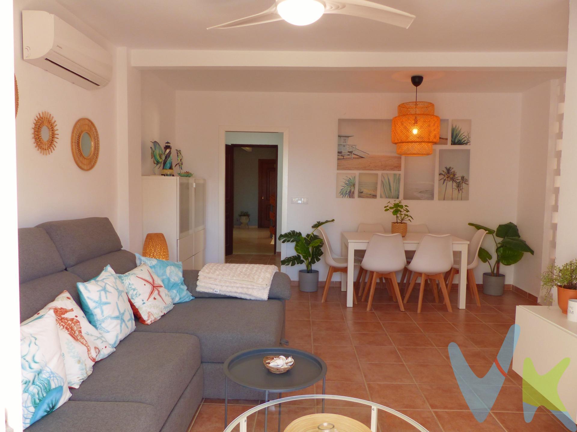 Precioso piso a 400 metros del Santuario de Regla y a cinco minutos andando de la Playa de Regla y del centro de Chipiona. Se encuentra en una 5ª planta y el edificio cuenta con ascensor. Se compone de recibidor, amplio salón-comedor con salida a una terraza, pasillo distribuidor, tres dormitorios, un baño, un aseo, cocina independiente totalmente equipada y lavadero. Tiene una azotea comunitaria con maravillosas vista al mar. La vivienda se encuentra en estupendo estado de conservación porque ha sido reformada recientemente y se vende amueblada. Cuenta con aire acondicionado y es muy luminosa. Precio: 295.000.-€. En cumplimiento de las obligaciones de información previstas en la Ley 10/2025, de 28 de diciembre, de servicios de atención a la clientela y transparencia, así como en la normativa sectorial vigente, el precio indicado no incluye los gastos e impuestos inherentes a la adquisición, los cuales se desglosan estimados o con posibilidad de calcularlos a continuación: . •	Impuesto de Transmisiones Patrimoniales (ITP): Se aplicará el tipo impositivo vigente en Andalucía (generalmente el 7%, sin perjuicio de tipos reducidos del 6%. 3,5%, etc, aplicables según las circunstancias personales del comprador o las características del inmueble. Para el cálculo del impuesto la base imponible se obtendrá utilizando el mayor valor entre el precio de compra, la tasación, y el valor de referencia catastral. Puede consultar su situación personal en el portal oficial de la Agencia Tributaria de la Junta de Andalucía. •	Gastos de Notaría: La minuta se calculará según al arancel notarial oficial, Anexo I, del Real Decreto 1426/1989, de 17 de noviembre. •	Gastos de Registro de la Propiedad: La inscripción se facturará según el arancel oficial, ANEXO I, del Real Decreto 1427/1989, de 17 de noviembre. •	Gastos de Gestión: Los honorarios por la tramitación administrativa, liquidación de impuestos e inscripción registral ascienden de forma estimativa a 363 € aprox. IVA incluido, aunque depende de cada caso, y su dificultad. •	En caso de adquirir el inmueble, los honorarios a abonar a la Agencia Inmobiliaria son del 3% más el 21% de IVA, sobre el precio publicitado.	. •	La Agencia Inmobiliaria efectúa una labor de intermediación, y las condiciones finales de la compraventa quedan sujetas a la aceptación expresa de la parte vendedora y a la posterior formalización del contrato. •	En caso de necesitar financiación para la operación, la obtención de la misma es ajena a la Agencia Inmobiliaria, y las condiciones y costes de la operación de financiación deberán ser solicitados a la entidad bancaria. •	El consumidor dispone de información y documentación adicional relativa al inmueble, que podrán ser solicitadas a la Agencia Inmobiliaria. 