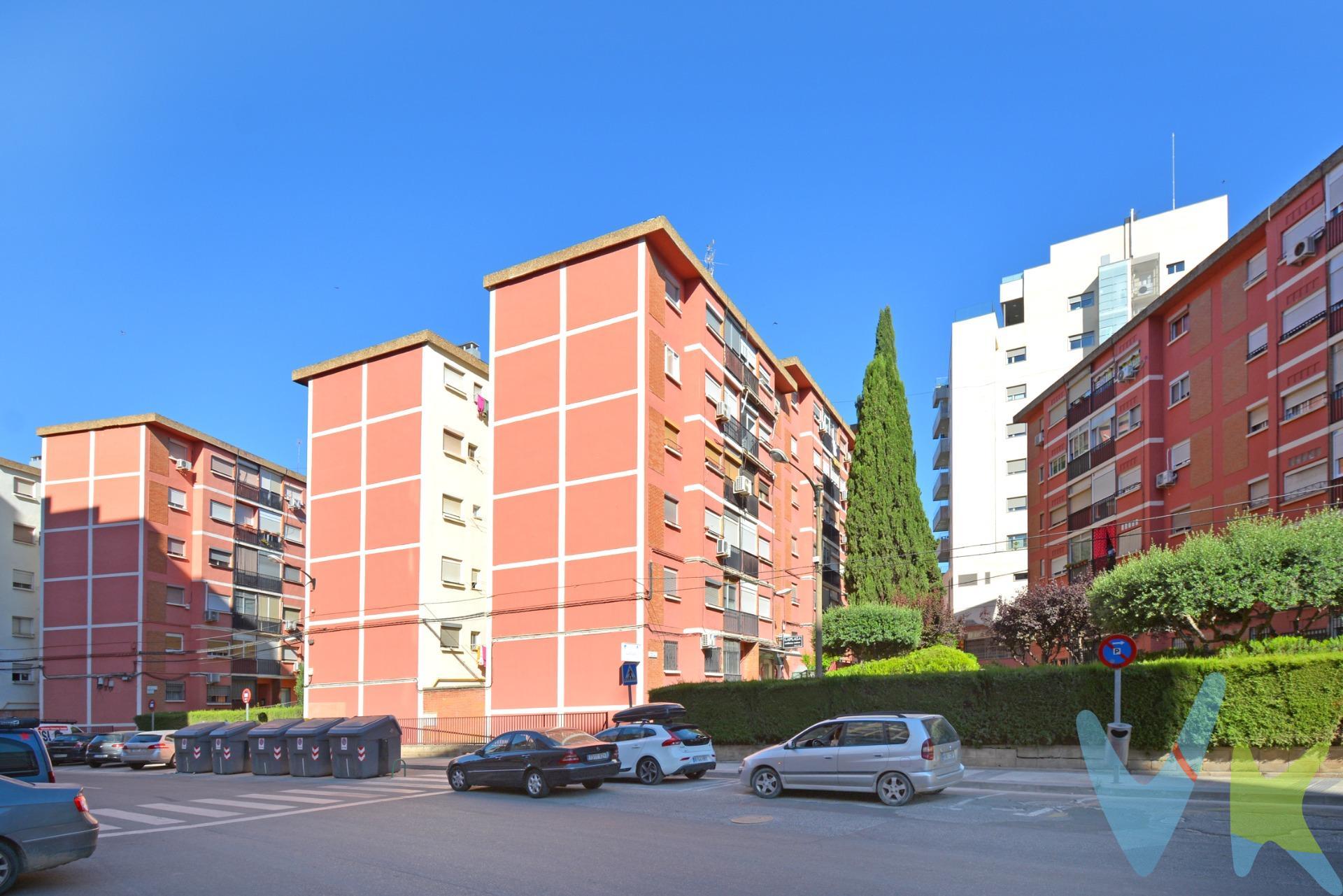 OCASION EN EL BARRIO DE SAN JOSE - C/ SANTA GEMA, Nº 45. Piso para actualizar. Inmueble exterior de 45 m² útiles. Distribuido en dos dormitorios, salón con galeria cerrada, cocina independiente, y baño. Puertas de madera, suelos de terrazo , y ventanas de aluminio. No dispone de calefacción, pero el edificio cuenta con toma de gas. 1ª planta exterior, luminosa y con vistas a la calle. Gastos de comunidad asequibles. No cuenta con ascensor. . Ubicado en el barrio de San José, al lado del Centro Deportivo Pepe Garcés. Cerca de servicios, supermercados, parques, colegios, centro médico, autobuses y zonas infantiles. ¡¡ NO TE PIERDAS EL REPORTAJE FOTOGRÁFICO Y EL TOUR 360º QUE TENEMOS PREPARADO PARA TI !!. ESTUDIO DE FINANCIACIÓN COMPLETAMENTE GRATUITO Y SIN COMPROMISO. ¡¡¡ Llámanos y ven a visitarlo!!!. BUSCAMOS SOLUCIONES🏡,. ENCONTRAMOS HOGARES💙. 