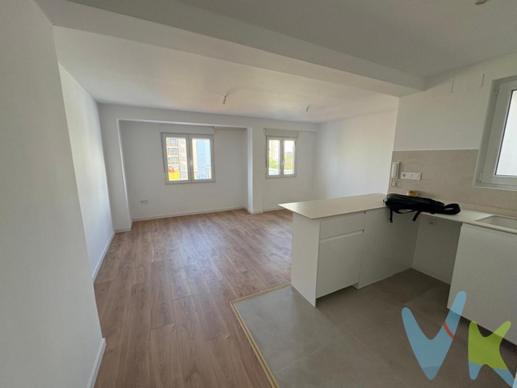 RACASA TORRES DE QUART te presenta en exclusiva esta magnífica vivienda situada en el consolidado barrio de Nou Moles, a un paso del centro de Valencia y del antiguo cauce del río Túria, una de las zonas más verdes y agradables de la ciudad.Totalmente reformada con materiales de alta calidad y una distribución funcional, esta vivienda destaca por su luminosidad, comodidad y estilo moderno.La propiedad dispone de un amplio salón comedor integrado con una cocina abierta totalmente equipada. La habitación principal tiene acceso a una estancia adicional con balcón, perfecta para utilizar como vestidor, despacho o habitación infantil. Además, cuenta con una segunda habitación independiente y un baño con excelentes acabados.Cabe destacar que la vivienda cuenta con carpintería de PVC/ climalit, suelo de tarima, paredes con pladur que dan mejor insonorización.No dejes pasar esta oportunidad. Contáctanos para más información o para agendar una visita al 607141035  