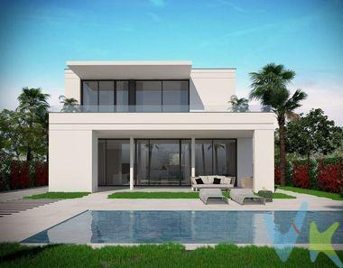 Parcela en venta ubicada entre las calles, Alberola y Rincón del Molino  en una urbanización consolidada en la Eliana,.  tiene capacidad para una vivienda unifamiliar con piscina, disponemos de la propuesta realizada por estudio de arquitectura con las Presentamos una magnífica parcela urbana de 601m², situada en el corazón del término municipal de La Eliana, una de las localidades más demandadas del área metropolitana de Valencia. Con una ubicación privilegiada, esta parcela se encuentra a escasos pasos de todos los servicios necesarios: supermercados, colegios, centros médicos, transporte público, zonas verdes y una amplia oferta de ocio y restauración. La parcela cuenta con todas las dotaciones urbanísticas necesarias: acceso asfaltado, alumbrado público, conexión a red de agua, electricidad y saneamiento. Además, su orientación y dimensiones permiten aprovechar al máximo la luz natural y diseñar jardines, piscina o zonas exteriores según sus preferencias. En esta parcela, podrás materializar el hogar que siempre has deseado. Es posible construir una vivienda unifamiliar de dos plantas, diseñada para maximizar el confort y la funcionalidad.osibilidades de la misma, costes de segregación a cargo del comprador.No pierdas la oportunidad de vivir en un enclave único, que combina la tranquilidad de una zona residencial con la comodidad de tener todos los servicios a tu alcance. Esta parcela es el lugar perfecto para construir el hogar que siempre has soñado. ¡Contacta con nosotros y empieza a hacer realidad tu proyecto!. Este anuncio es meramente informativo, en ningún caso los textos, fotos, imágenes o cualquier otro contenido del presente anuncio tienen carácter contractual. Costes de compraventa, impuestos y honorarios, no incluidos. 