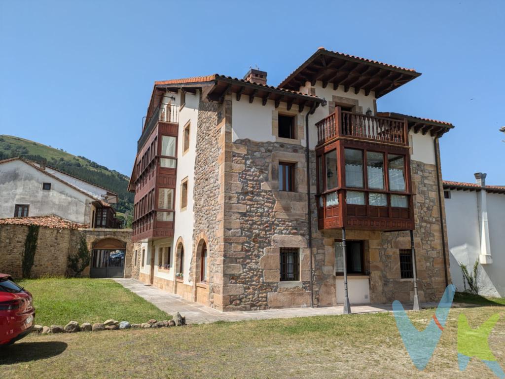 En Bárcena de Pie de Concha  te ofrecemos Naturaleza, historia y funcionalidad por muy pocoEn un edificio con historia, completamente rehabilitado, te presentamos este acogedor apartamento ideal para los amantes de la naturaleza y la tranquilidad. Situado en Bárcena de Pie de Concha, entre montañas y a un paso del mar y las pistas de esquí, este rincón cántabro es perfecto para desconectar sin renunciar a nada.La vivienda cuenta con un salón con cocina americana, un dormitorio luminoso, un baño completo y acceso a plaza de aparcamiento en el recinto del edificio. Todo ello en un entorno privilegiado, rodeado de rutas naturales, valles verdes.Ideal como segunda residencia, inversión o refugio personal en plena naturaleza.Contáctanos y ven a descubrir tu nuevo lugar favorito.Los precios mostrados no incluyen impuestos. Honorarios al comprador 1.000EUR