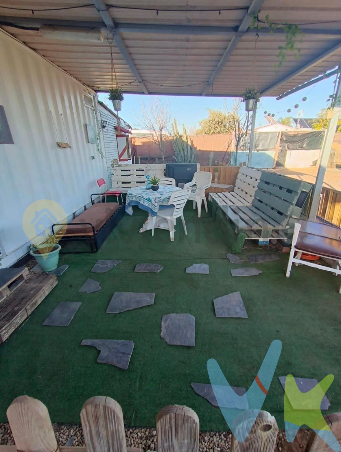 Descubre esta magnifica parcela rústica de 500m2, ideal para quienes buscan tranquilidad y independencia. 🏠 Módulos de auto-construcción diseñados para tu comodidad:. 🛋️ Salón acogedor. 🍳 Cocina equipada. 🛏️ Dormitorio privado. 🚿 Baño completo con placa de ducha. 🌳 Disfruta de un encantador porche, perfecto para relajarte y disfrutar de las tardes al aire libre 🌅. 🌳 Extenso jardín con encanto:. 🍊🍋 Árboles frutales: naranjos y limoneros. 🌿 Plantas aromáticas como el laurel. 🌸 Espacios libres ideales para el ocio y la recreación familiar. 💦 Piscina privada para refrescarte en los días calurosos. 📦 Trastero práctico para almacenamiento adicional. ♻️ Placas solares y pozo propio en la finca. ⚠️Importante: esta propiedad no es hipotecable. Ideal para quienes buscan una inversión segura y un estilo de vida libre🤝. 📌 La finca se transmite en régimen de proindiviso, por lo que lo que se adquiere es una participación indivisa de la finca matriz, cuyo uso y disfrute corresponde aproximadamente a los 500 m² anunciados. 📞¡No dejes escapar esta oportunidad! contactamos y ven a visitarla