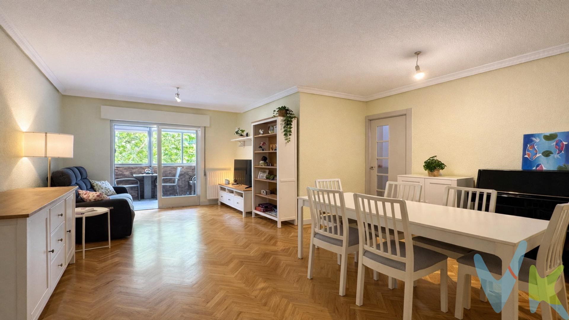 ¡La oportunidad que estabas esperando en La Serna – Fuenlabrada!. Si buscas una vivienda amplia, luminosa y con un precio muy competitivo en la zona.. esta es tu oportunidad. Ponemos a la venta este fantástico piso de 87 m² en segunda planta SIN ascensor, ideal para quienes valoran espacio, ubicación y precio por encima de todo. La vivienda se encuentra semireformada y cuenta con una distribución muy cómoda:. Amplio hall de entrada. Gran salón-comedor con salida a terraza acristalada. Cocina de buen tamaño con tendedero amplio y muy luminoso. 1 dormitorio doble y 2 dormitorios individuales. Cuarto de baño completo. Una vivienda con muchísimas posibilidades, perfecta para vivir o invertir, ya que se encuentra muy cerca de la Universidad. Ubicada en Avenida de las Provincias, en una zona consolidada y muy demandada de Fuenlabrada, rodeada de todos los servicios, comercios, colegios y transporte. Además, cuenta con una excelente conexión con zonas verdes y universitarias, muy próxima a la Universidad Rey Juan Carlos y el Parque de la Paz, Parque Lineal  y  Parque Solidaridad, ideales para disfrutar del aire libre y del entorno familiar. ⚡ Oportunidades así vuelan. No dejes pasar esta ocasión y ven a visitarla antes de que sea tarde. Información legal:. • El precio no incluye mobiliario, decoración, impuestos ni gastos de compraventa. • Honorarios de gestión: 3% + IVA. • ITP: 6%. • Notaría: aprox. 0,2% – 0,5%. • Registro: aprox. 0,1% – 0,25%. *Este anuncio no es vinculante y puede contener errores. Se muestra a título informativo y no contractual.*