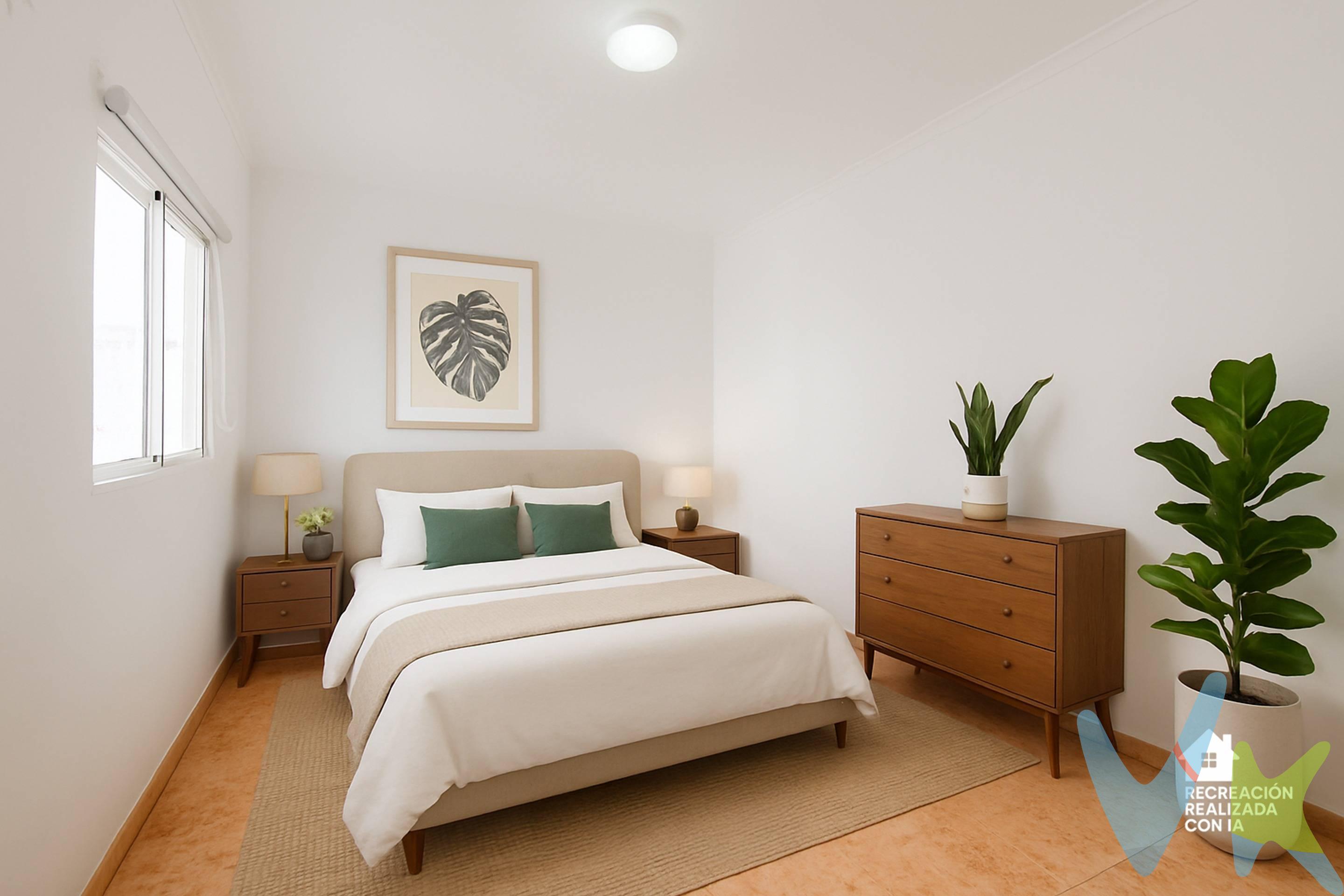 Ubicada en la ZONA ALTA DE LAS PALMAS, en el popular barrio de SCHAMANN, te presentamos esta vivienda amplia y luminosa situada en la segunda planta de un edificio de solo dos alturas, lo que garantiza tranquilidad y privacidad. . La propiedad dispone de tres habitaciones de generosas dimensiones, un baño completo y una cocina independiente, ideal para adaptarla a tu gusto y necesidades. Su distribución funcional y la buena ventilación natural hacen de esta vivienda una oportunidad con mucho potencial. Gracias a su localización estratégica y sus características, esta propiedad es ideal tanto para familias que buscan espacio y comodidad, como para inversores que deseen generar rentabilidad mediante alquiler residencial o de larga estancia. Schamann es una zona consolidada, con todos los servicios al alcance —supermercados, colegios, paradas de guagua, centros médicos— y con excelente conexión al centro de la ciudad. No dejes pasar la oportunidad de visitar una vivienda con tantas posibilidades en una de las zonas más demandadas de Las Palmas. CONTACTA con nosotros y agenda tu visita hoy mismo. ¡Te acompañamos a descubrir todo su potencial!