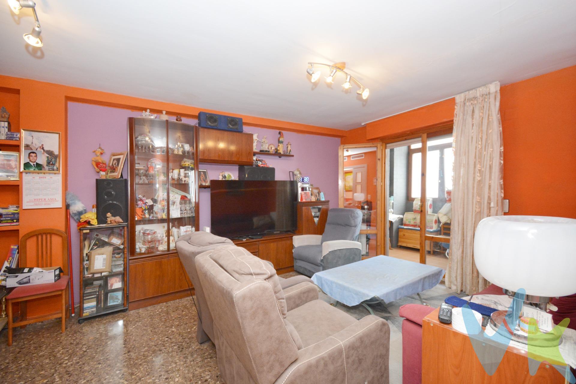 PISO REFORMADO EN SANTA ISABEL CON  GARAJE TRASTERO Y DOS TERRAZAS. ¡Oportunidad en Santa Isabel!  Vivienda reformada de 90 m² útiles en planta exterior muy luminosa, con todas las comodidades que necesitas:. 🛏 4 dormitorios. 🛋 Amplio salón. 🍽 Cocina equipada e independiente con zona de lavandería. 🛁 2 Baños completos. 🌿 2 Estupendas terrazas. Calidades:. ✔ Suelos de terrazo y baldosa. ✔ Ventanas de aluminio climalit oscilobatientes. ✔ Puertas lacadas en blanco. ✔ Calefacción y agua caliente individual a gas. ✔ Aire acondicionado por conductos. ** Incluye plaza de garaje y trastero en la misma finca. Zona bien comunicada y próxima a Zaragoza, con espacios verdes, colegios, comercios y todos los servicios a tu alcance.  ¡Ven a visitarlo, te encantará!. ¿Necesitas financiación? Te ofrecemos asesoramiento financiero sin compromiso. BUSCAMOS SOLUCIONES 🏡. ENCONTRAMOS HOGARES 💙