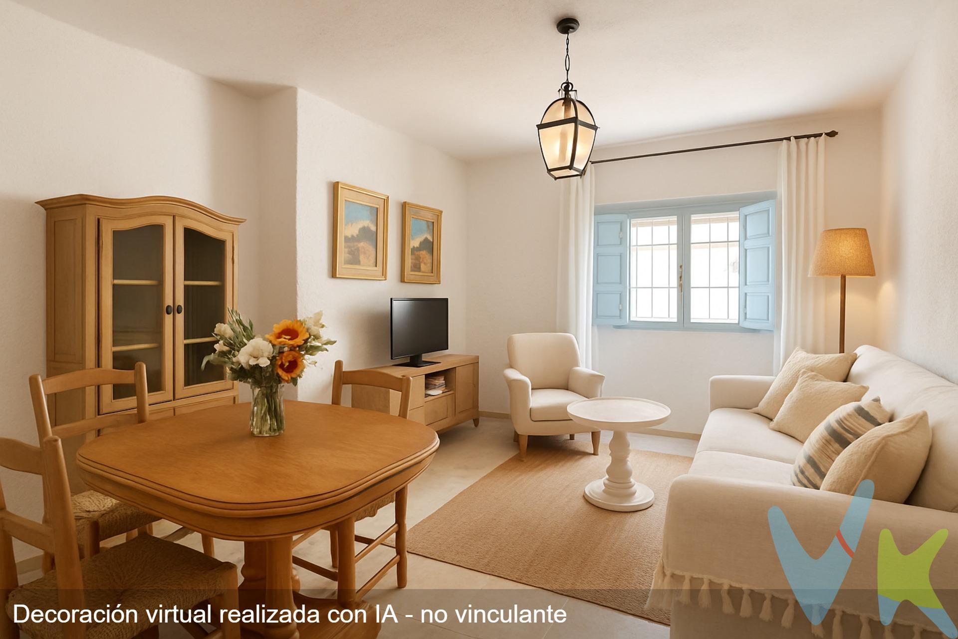 Comunidades del sur ofrece para su venta esta magnífica vivienda de 85 m² útiles, situada en una encantadora plazuela del centro histórico de Cádiz, a las puertas de carismático barrio de la Viña. En su entorno disfrutarás de zona de árboles, espacios abiertos y en dos minutos estarás en la maravillosa playa de La Caleta, paseo de Campo del sur y Alemada Apodaca, donde encontrarás una amplia oferta cultural, gastronómica y de ocio. Ubicada en un edificio sin barreras arquitectónicas, con ascensor y excelente accesibilidad para entrar y salir de núcleo urbano. Esta propiedad es ideal para familias que deseen tener su residencia habitual, además de tener una alta rentabilidad de cara al alquiler, gracias a su privilegiada localización y su cercanía al mar. . La vivienda se distribuye en hall de entrada, pasillo distribuidor, tres hermosos dormitorios dobles, todos con ventilación a patio comunitario, cuarto de baño completo con plato de ducha, cocina independiente con gran ventanal a patio, además de un salón exterior a la calle con gran ventanal, dejando ver unas unas vistas agradables despejadas a la ciudad. Destaca su orientación sur, lo que garantiza luz natural durante todo el día. Una oportunidad muy interesante para vivir el encanto del casco antiguo de Cádiz, lo vas a dejar escapar? Llámanos y te informamos de todo. . Por mandato expreso del propietario, comercializamos este inmueble en exclusiva, lo que le garantiza el acceso a toda la información, a un servicio de calidad, un trato fácil, sencillo y sin interferencias de terceros. Por este motivo, se ruega no molestar al propietario, a los ocupantes de la propiedad o a los vecinos. Muchas gracias por su comprensión. De acuerdo con lo prevenido en el Decreto 218/2005, de 11 de octubre, se informa al cliente que los Gastos Notariales, Registrales, impuesto de transmisiones (ITP), Honorarios de intermediación, Gastos financieros, y otros gastos inherentes a la compraventa no están incluidos en el precio. 