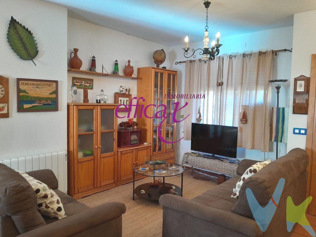 Preciosa casa en venta en Carriches, para entrar a vivir

La vivienda se distribuye en dos plantas. En la planta baja encontramos dos habitaciones, salón comedor, cocina amueblada, despensa y baño completo con plato de ducha. En la planta de arriba encontramos cuatro habitaciones y un baño completo con bañera.
La casa cuenta con dos estufas de pellet para mantener un ambiente cálido y acogedor en el salón, además de radiadores eléctricos y bombas de frío y calor para adaptarse a todo tipo de temperaturas.
En el patio, se puede disfrutar de una cocina de verano completamente equipada, una barbacoa, ideal para reuniones con familia y amigos y además el patio dispone de pozo. 
La compra de este inmueble incluye un servicio de formalización y gestión de la compraventa para el comprador, con el objetivo de garantizar su máxima seguridad, tranquilidad y transparencia. Se le informará de todos los gastos asociados a la compraventa antes de realizar la reserva.
No pierdas la oportunidad de vivir en la casa de tus sueños y ven a verla sin compromiso.
¡Te encantará! ¡No dejes escapar esta oportunidad y consigue la casa de tus sueños en Carriches!

 
 
 
