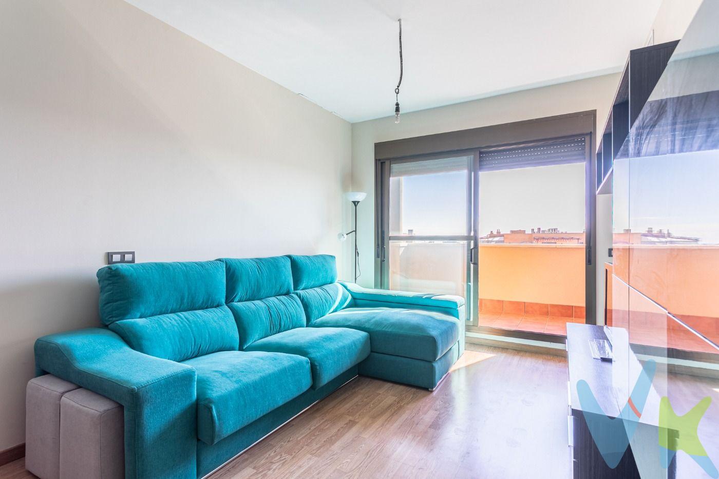 SE VENDE PISO A ESTRENAR EN NUEVO BOULEVAR!!! DE 127 M2 CONSTRUIDOS DISTRIBUIDOS EN HALL DE ENTRADA CON ARMARIO EMPOTRADO, COCINA INDEPENDIENTE, AMUEBLADA (DE DISEÑO CON ENCIMERA DE SILESTONE) Y EQUIPADA CON ELECTRODOMESTICOS PRIMERA MARCA: CAMPANA EXTRACTORA, PLACA VITROCERÁMICA DE INDUCCIÓN, HORNO, MICROONDAS, LAVAVAJILLAS ENCASTRADO, DESDE LA COCINA SE ACCEDE A LA TERRAZA LAVADERO CON TERMO DE GAS CIUDAD INSTALADO, PILETA Y TOMA DE AGUA Y DESAÜE PARA LA INSTALACIÓN DE LA LAVADORA, AMPLIO SALÓN COMEDOR CON GRAN VENTANAL DE ACCESO A TERRAZA CON BONITAS VISTAS A LA PISCINA DE LA URBANIZACIÓN, DISTRIBUIDOR, 2 DORMITORIOS DOBLES CON ARMARIOS EMPOTRADOS, BAÑO CON PLACA DUCHA, Y AMPLIO DORMITORIO TIPO SUITE CON VESTIDOR DE 8 PUERTAS Y BAÑO CON BAÑERA. EN EL PRECIO DE VENTA INCLUYE EN PLANTA SÓTANO PLAZA DE GARAJE Y TRASTERO DE GRAN CAPACIDAD DE ALMACENAJE. CABE DESTACAR LAS BUENAS CALIDADES DEL PISO: PUERTA DE ENTRADA BLINDADA, VIDEOPORTERO, VENTANAS ALUMINIO - CLIMALIR COLOR BRONCE, ARMARIOS EMPOTRADOS REVESTIDOS, SOLERÍA DE TARIMA FLOTANTE DE GRAN CALIDAD, ALIZATADOS DE NÚCLEOS HÚMEDOS CON GRES PORCELÁNICO, TOMAS DE TV E INTERNET EN SALÓN COMEDOR Y DORMITORIOS, ETC. EL PISO ES DE ESQUINA, TODO EXTERIOR Y MUY LUMINOSO, CON ORIENTACIÓN ESTE EN SALÓN COMEDOR Y COCINA Y OREINTACIÓN SUR EN DORMITORIOS. EL PISO SE ENCUENTRA EN LA TERCERA PLANTA DE UN BLOQUE DE UNA URBANIZACIÓN CERRADA CON GRAN PISCINA COMUNITARIA PARA ADULTOS Y PISCINA INFANTIL. UBICADO EN EL NUEVO BOULEVAR, SE ECUENTRA PROXIMO A TODO TIPO DE COMERCIOS, CENTRO SANITARIO, PARQUES CON JUEGOS DE RECREO INFANTIL, COLEGIOS DE EDUCACIÓN PRIMARIA Y SECUNDARIA, A POCOS MINUTOS DE LA PARADA DE METRO Y DEL CENTRO COMERCIAL METROMAR. .  No dude en ponerse en contacto con nosotros y en visitarlo! ATAPI INMOBILIARIA! MÁS QUE UNA INMOBILIARIA!.  GASTOS NOTARIA, REGISTRO, IMPUESTOS NO INCLUIDOS EN PRECIO.  HONORARIOS DE SERVICIOS AL COMPRADOR NO INCLUIDOS.  HONORARIOS AGENCIA INCLUIDOS EN P. V. P.  D. I. A (documento informativo abreviado) a disposición del consumidor. 