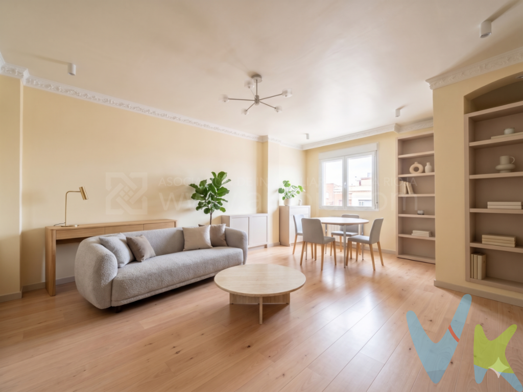 INMOBILIARIA SOLOZÁBAL presenta un precioso piso en el Parque del Carmen en Logroño.**Descubre un Oasis de Confort en el Corazón de Logroño**Ubicado en el vibrante centro de Logroño, este atractivo piso es una oportunidad que no querrás dejar pasar. Situado en la octava planta de un edificio construido en 1985, este inmueble combina a la perfección comodidad, estilo y una ubicación inmejorable. Con 94 m² construidos, este piso amplía sus posibilidades brindándote dos acogedoras habitaciones (antes eran 3 dormitorios) y un baño completo y 1 aseo, ideales para parejas jóvenes, familias pequeñas o profesionales en busca de una vivienda céntrica.Nada más entrar, un ambiente cálido y acogedor te invita a descubrir cada rincón. Las amplias ventanas permiten la entrada de abundante luz natural, creando un ambiente luminoso y alegre durante todo el día. Este hogar es un lienzo en blanco esperando a ser transformado en tu refugio ideal, ofreciendo m?ltiples posibilidades para la personalización y decoración a tu estilo único.La comodidad es una de las palabras clave para describir esta propiedad. El ascensor del edificio te llevará sin esfuerzo a la planta superior, donde disfrutarás de vistas panorámicas excepcionales de la ciudad y sus alrededores. Además, la propiedad incluye una plaza de garaje, un valioso añadido en una zona céntrica, que garantiza que estacionar tu vehículo jamás sea un problema. Por si fuera poco, un espacioso trastero en sótano y otro adicional bajo cubierta te ofrece el almacenamiento extra que siempre has deseado.Situado en una localización privilegiada junto al maravillo Parque del Carmen, este piso te brinda la comodidad de tener todas las facilidades al alcance de tu mano. La excelente conexión mediante transporte público, con paradas de autob?s cercanas, facilita el acceso a cualquier punto de la ciudad, permitiéndote disfrutar de una movilidad completa sin las complicaciones del tráfico.Explora las famosas calles del centro de Logroño, con una gran variedad de tiendas, restaurantes, cafeterías y servicios que se despliegan a solo unos pasos de distancia. Ya sea para una cena elegante o una tarde de compras espontánea, este barrio tiene todo lo que necesitas y más.La vida en este piso significa también comodidad y tranquilidad. El entorno es seguro y lo suficientemente animado para aquellos que disfrutan de estar en el corazón de las cosas pero que también valoran el sosiego de un hogar sereno al final del día. Rodeado de todos los encantos culturales y gastronómicos de Logroño, vivir aquí es un auténtico placer.Invitamos cordialmente a todos los interesados a visitar esta propiedad para experimentar de primera mano todo lo que tiene para ofrecer. En cada rincón sentirás que este es el lugar que habías estado buscando para ser tu próxima residencia. No dejes pasar esta oportunidad única de vivir en uno de los lugares más deseados de la ciudad. Contáctanos hoy mismo para programar una visita y dar el primer paso hacia el hogar que has estado esperando. Te aseguramos que una vez que lo veas, querrás quedarte. 