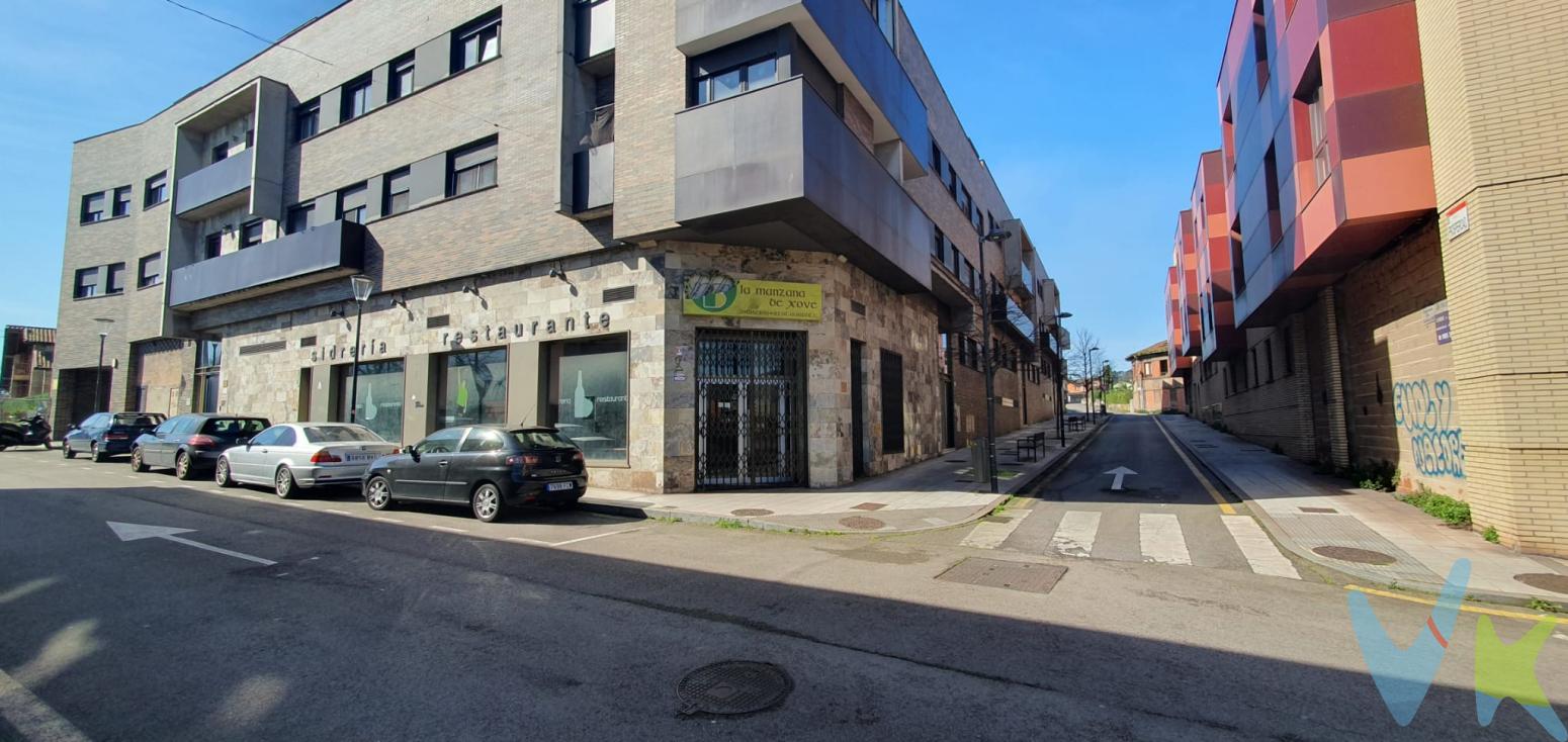 Ponemos en venta este magnífico local en Jove, completamente instalado como Sidrería Restaurante,  dispone 256m2 aproximadamente, con altillo para comedor, completamente instalado con salida de humos, tanto en la cocina como en la zona de parrilla. Tiene 3 baños, uno de ellos adaptado a minusválidos, Equipado con toda clase de maquinaria de hostelería, cuenta con unas 30 mesas de madera y sillas, televisores, pantalla de proyección.Además, como añadido, tiene para su uso y disfrute exclusivo la terraza con la que linda por el fondo, que mide unos 225m2 aproximadamente, la cual no tiene acceso directo desde la calle.Posibilidad de cualquier giro, incluso cambio de uso a vivienda.Estamos aquí para asistirte y resolver cualquier duda que puedas tener, asegurando así una experiencia de compra transparente y satisfactoria.Confía en Profesionales acreditados. Disponemos de las certificaciones CRS y Realtor y todos nuestros agentes tienen la titulación AIR (Agentes inmobiliarios Registrados). Tenemos más de 30 años de experiencia en el sector.Todas las cantidades recogidas como depósito están garantizadas mediante seguro de caución.Consulta nuestras reseñas en Google y descubre por qué tantos clientes confían en nosotros.El precio NO incluye: Impuestos, gastos de Notaría, registro y honorarios de los servicios contratados por los compradores a la Agencia Inmobiliaria.