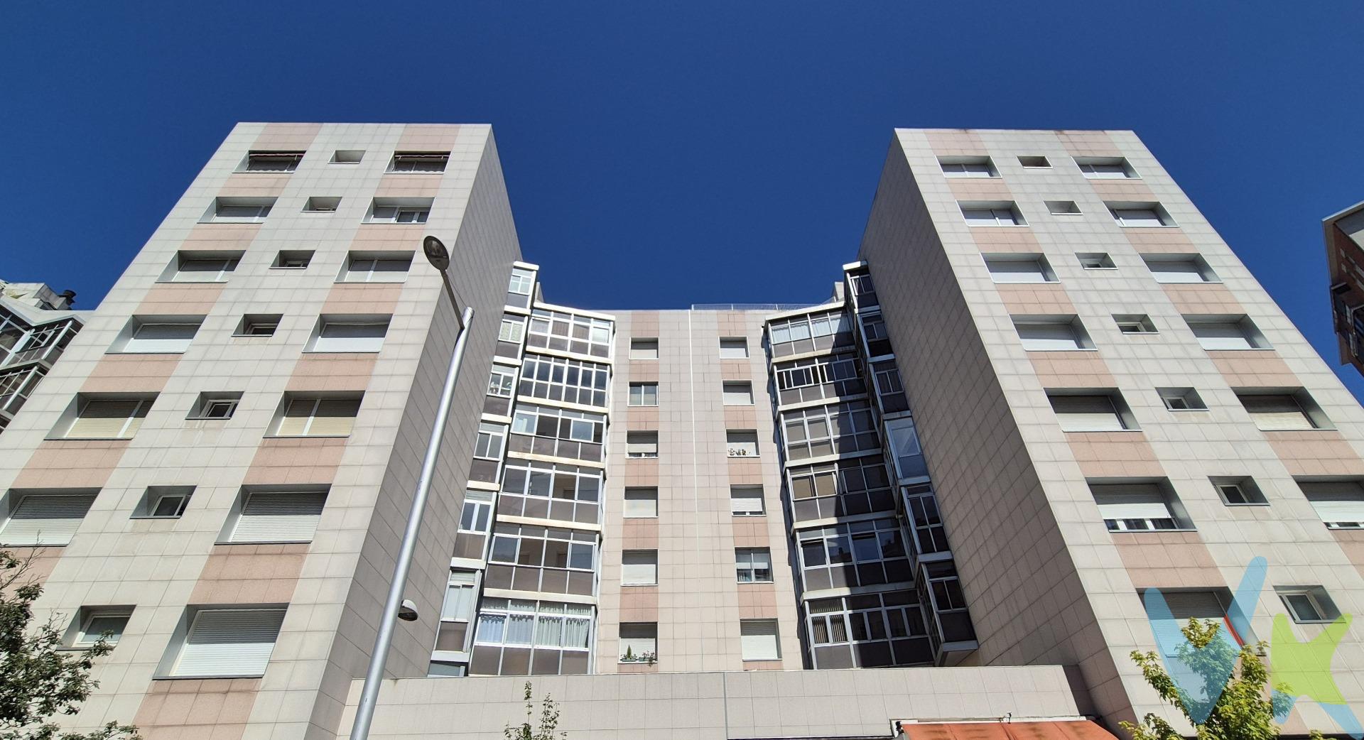 Que es lo más importante para tomar decisiones en algo tan importante como elegir tu futuro hogar : Todo aquello que no puedes cambiar. Por eso este magnífico piso en plena Avenida de Bayona de  San Juan, es una propiedad a tener en cuenta. Además de la extraordinaria ubicación, le acompaña una serie de características que no querrás modificar :. La altura . sexto de siete. La doble Orientación SE- NO. Todas las estancias  son exteriores ( menos los baños). Con plaza de garaje y trastero en el sótano del mismo edificio, con acceso directo. Necesita reforma integral.. Pero eso sí se puede cambiar. 