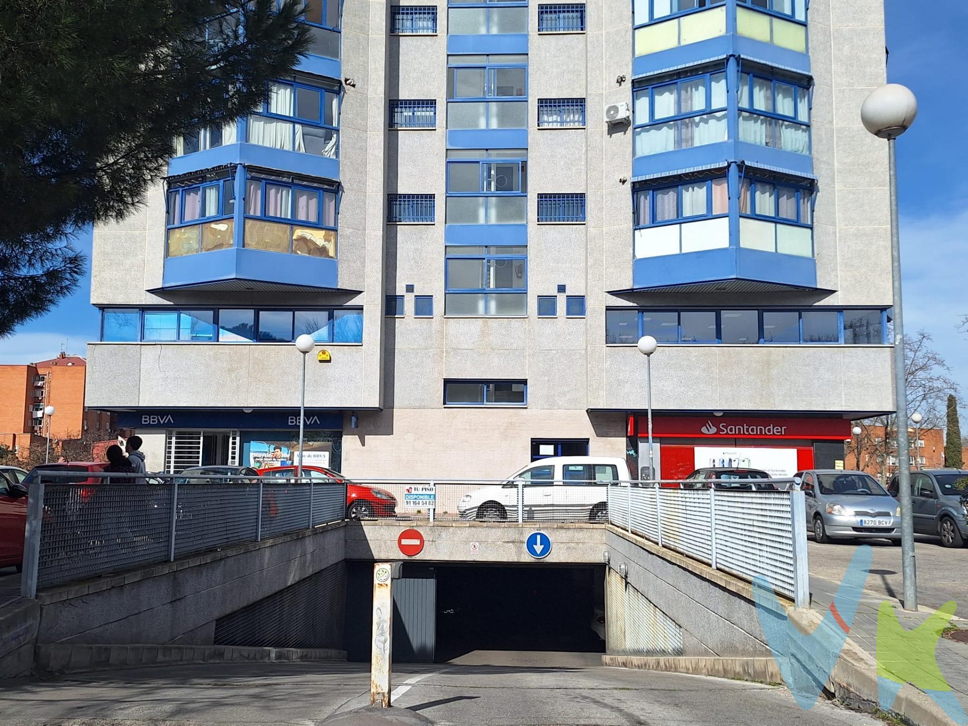 ¿Cansado de no encontrar aparcamiento?. Pon fin a las preocupaciones, se vende plaza de garaje en Avenida Covibar 10, dimensiones 4,55 x 2,25. Disponemos en total de  3 plazas de garaje de aproximadamente 10 m² cada una, ubicadas en el mismo recinto y acceso fácil. ➡️ Evita dejar tu vehículo en la calle en una zona donde aparcar puede ser complicado y menos seguro. ➡️ Más comodidad, más seguridad, más tranquilidad. Perfectas para uso propio o como inversión con alta demanda de alquiler. 📲 Contacta para visitar o recibir más detalles.