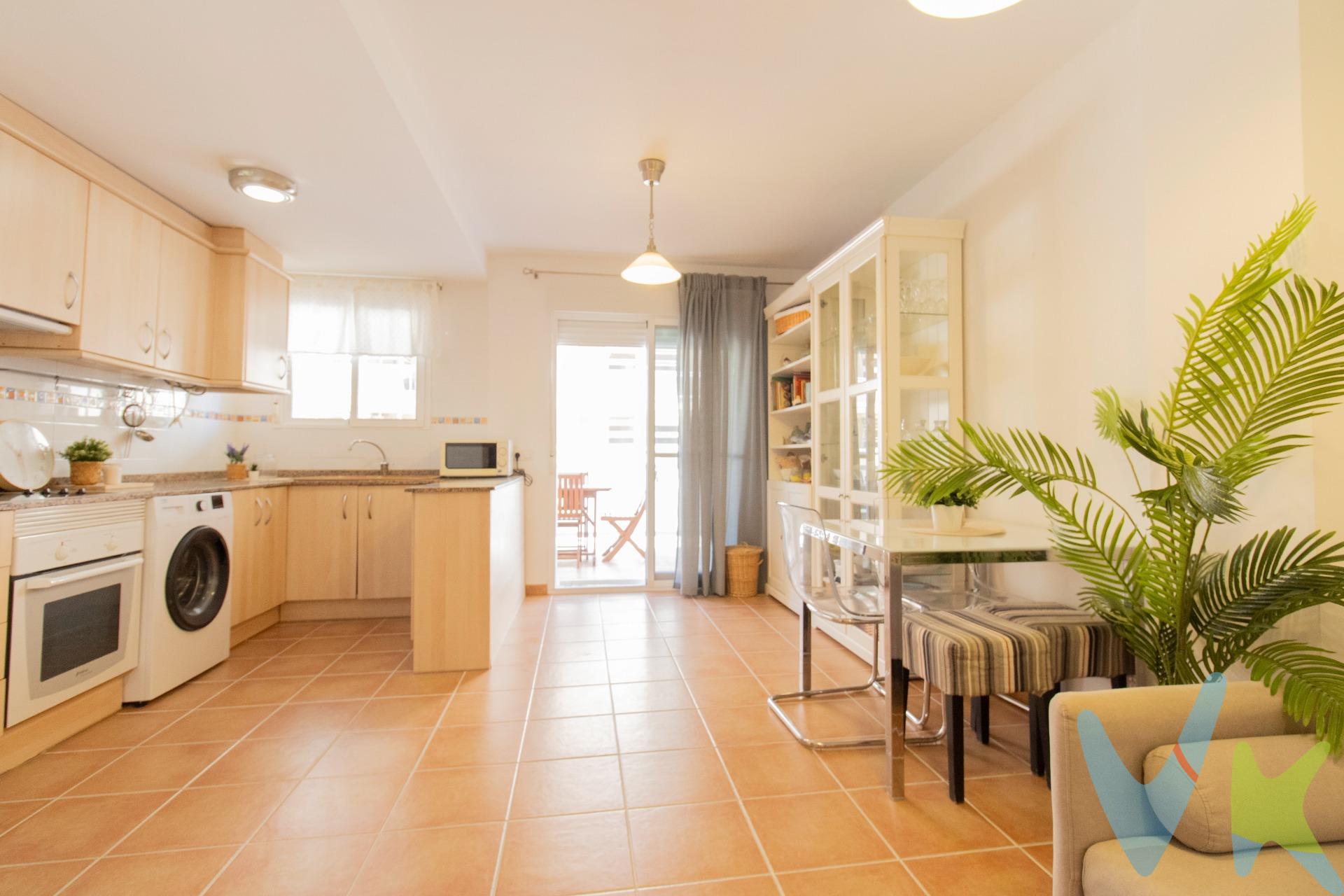 Te presentamos este acogedor apartamento situado en la Playa de la Torre, entre Chilches y Moncofar, dentro del conocido Edificio Voramar, un residencial con piscina comunitaria, zona infantil y plaza de garaje incluida. Construido en 2006, es una opción ideal tanto para vivir todo el año como para disfrutarlo como segunda residencia junto al mar. La vivienda destaca por su luminosidad y orientación exterior, ofreciendo un ambiente cómodo y agradable en cada estancia. Distribución y características:. -Dos habitaciones dobles, amplias y bien iluminadas. -Baño completo reformado, con ducha moderna. -Cocina totalmente equipada, en excelente estado. -Aire acondicionado por split, para un confort óptimo durante todo el año. -Gran terraza con vistas al mar, perfecta para relajarse o disfrutar de comidas al aire libre. -Se vende amueblado, listo para entrar a vivir. Zonas comunes y extras:. -Piscina comunitaria. -Parque infantil. -Plaza de garaje incluida en el precio. Situado a pocos metros del paseo marítimo y la playa, en un entorno tranquilo y bien comunicado, con servicios cercanos y fácil acceso. Una excelente oportunidad para disfrutar del estilo de vida mediterráneo en la costa de Castellón. No dejes pasar la ocasión y ven a visitarlo. . Por mandato expreso del propietario, comercializamos este inmueble en exclusiva, lo que le garantiza el acceso a toda la información, a un servicio de calidad, un trato fácil, sencillo y sin interferencias de terceros. Por este motivo, se ruega no molestar al propietario o a los vecinos. Muchas gracias por su comprensión. Si usted es agente inmobiliario y tiene un cliente para este inmueble, llámenos: estaremos encantados de colaborar. El precio ofertado no incluye los gastos de la compraventa, impuestos, ni honorarios de la agencia inmobiliaria. El anuncio no tiene carácter vinculante y puede contener algún error. Si estás interesado en realizar una visita no dudes en ponerte en contacto con nosotros, estaremos encantados de atenderte!