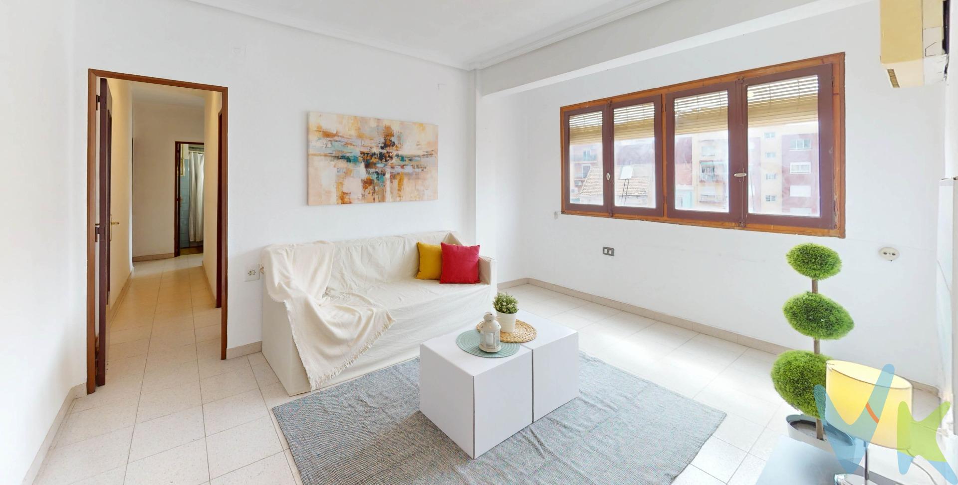 Descubre este excelente oportunidad de comprar un piso ubicado en la vibrante Avenida Dr Waksman en la zona de En Corts, Valencia. Con una superficie de construcción de 85 m² y orientación sur, esta propiedad es ideal para aquellos que buscan un espacio luminoso y acogedor donde crear su hogar perfecto. La ubicación ofrece fácil acceso a servicios locales como tiendas, restaurantes y transporte público. Aunque el estado del inmueble requiere reformas personales para adaptarlo a tus gustos únicos, esto te brinda la oportunidad perfecta para diseñar cada rincón según tu estilo personal. Imagina las posibilidades: desde modernos espacios abiertos hasta rincones íntimos llenos de personalidad; aquí podrás darle vida a todas tus ideas creativas sin limitaciones! No pierdas la ocasión de visitar este potencial diamante en bruto que espera por ti. Por mandato expreso del propietario, comercializamos este inmueble en exclusiva compartida, lo que garantiza un servicio de calidad, un trato fácil y personalizado, una gran difusión en nuestras redes compartidas y sin interferencias de terceros. Por este motivo se ruega no molestar al propietario, a los ocupantes de la propiedad, o a los vecinos del edificio. Si usted es agente inmobiliario y tiene un cliente para este inmueble, llámenos y estaremos encantados de colaborar. Agencia Registrada con el Nº 1600 en el Registro Obligatorio de Agentes Inmobiliarios de la Comunitat Valenciana, según el DECRETO 98/2022, de 29 de julio, del Consell, por el que se regula el Registro de Agentes de Intermediación Inmobiliaria de la Comunitat Valenciana. 