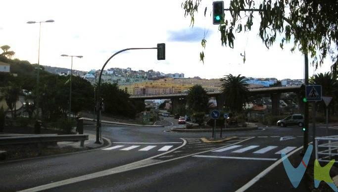 Solar URBANO, en zona baja de Hoya Andrea, es ideal para construir una vivienda de dos plantas y ático. Zona con buenas comunicaciones, directo a circunvalación y cerca de zona comercial de Tamaraceite y 7 Palmas. LA NORMATIVA ESPECÍFICA ES DE USO RESIDENCIAL,. Extras: autobuses, céntrico, centros comerciales, centros médicos, cerca de universidad, colegios, hospitales, parques, supermercados, urbanización, en zona con buenas comunicaciones y servicios, zona de paso. NOTA: El precio de venta No incluye impuestos propios de la transmisión, gastos de notaría, registro, ni cualquier otro que según ley pueda corresponder al comprador. Los datos expuestos son meramente orientativos y se encuentran sujetos a errores u omisiones involuntarias.