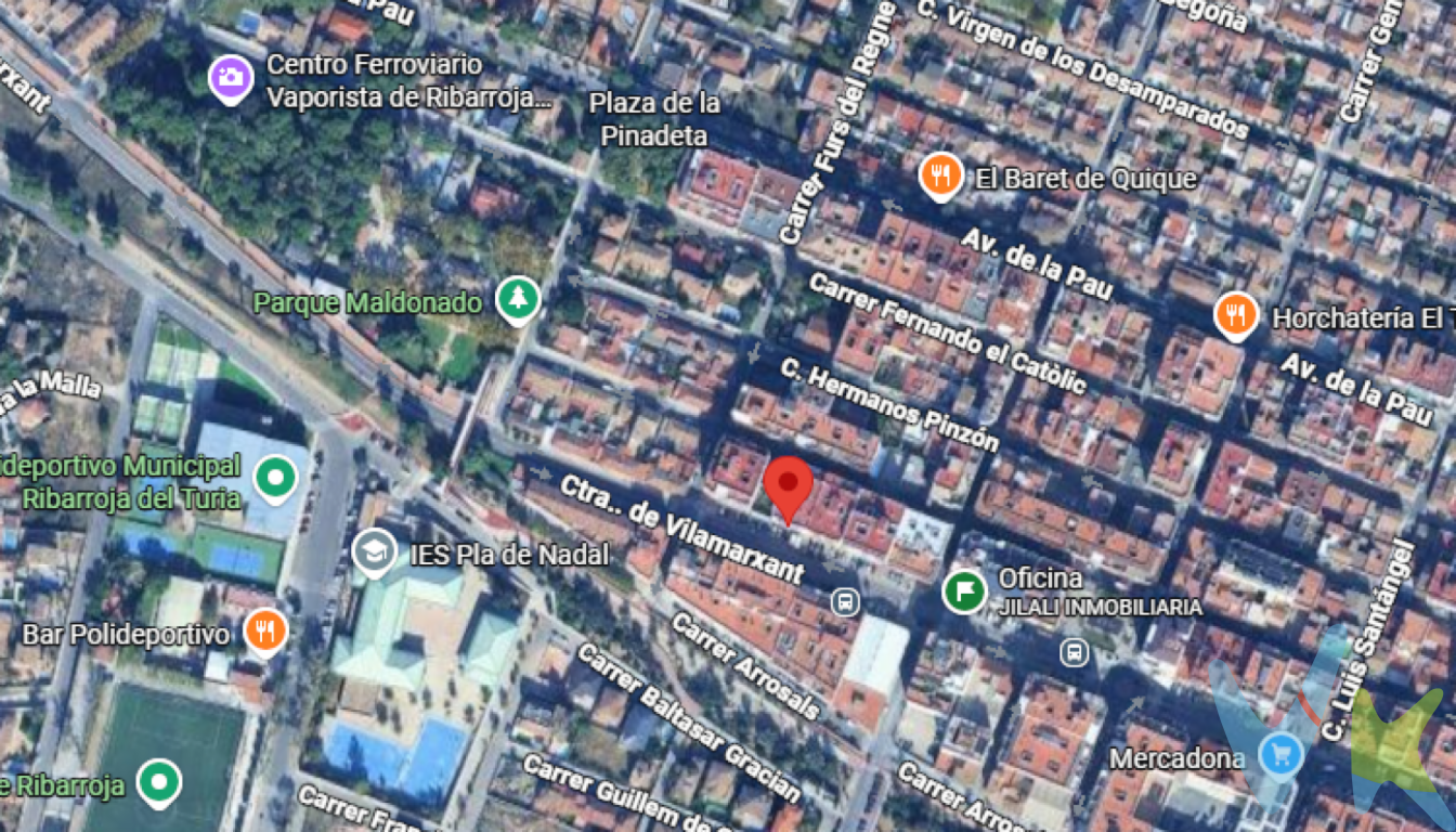 Este local comercial ofrece una rentabilidad inmediata, con un contrato de arrendamiento en vigor que garantiza unos ingresos de 1.000  mensuales (12.000  anuales) hasta febrero de 2028.? Rentabilidad bruta actual: 6,86 %Además, una vez finalizada la vigencia del contrato actual, a partir de febrero de 2028, el nuevo propietario podrá actualizar la renta a los valores estimados de mercado, situándola en 1.400  mensuales (16.800  anuales).? Rentabilidad bruta potencial: 9,60 %Se trata de una excelente oportunidad para inversores que buscan un activo con ingresos garantizados desde el primer día y un importante potencial de incremento de rentabilidad a medio plazo. Completa la inversión con una vivienda en el mismo edificioAdemás del local comercial, existe la posibilidad de adquirir una vivienda ubicada en el mismo edificio, una opción ideal para aumentar la rentabilidad y diversificar la inversión.? Precio de venta: 145.000 La vivienda se encuentra actualmente alquilada por 500  mensuales (6.000  anuales), lo que supone una rentabilidad bruta del 4,14 % desde el primer día.? A partir de febrero de 2028, una vez finalizado el contrato vigente, la renta podrá actualizarse hasta aproximadamente 800  mensuales (9.600  anuales), alcanzando una rentabilidad bruta estimada del 6,62 %.La compra conjunta del local comercial (175.000 ) y la vivienda (145.000 ) permite adquirir ambos activos por un importe total de 320.000 , generando ingresos inmediatos y con un importante potencial de incremento de rentabilidad a partir de febrero de 2028.Una oportunidad exclusiva para inversores que buscan activos alquilados, rentabilidad estable y un excelente potencial de crecimiento patrimonial.Gastos e impuestos no incluidos en el precio. La compra conlleva impuestos y gastos de formalización para el comprador. A título orientativo se informa que en segundas transmisiones el  ITP  con carácter general en  Valencia  es del  9%, pudiendo existir otros tipos impositivos atendiendo a  las circunstancias  personales del comprador u otras circunstancias previstas legalmente. Base imponible del impuesto el mayor valor entre el precio de compraventa, la tasación o el valor de referencia catastral. En cuanto a los gastos de  notaría y registro, en su caso,  suelen oscilar aprox; entre 1,5% y 2,5% (aranceles variables según precio, n.º de copias y complejidad). El comprador elige notario. Si el comprador precisase de  hipoteca: tasación, condiciones y costes bancarios serán según entidad elegida por el comprador, así como los gastos de gestoría, y cualesquiera otros gastos inherentes a la formalización de la compraventa que legalmente correspondan a la parte compradora, salvo pacto expreso en contrario con el vendedor. El consumidor tiene,  conforme a la normativa vigente, a su disposición información y documentación adicional relativa al inmueble y condiciones de la compraventa, que podrá ser consultada en Carretera Vilamarxant 116 bajo 46190 Riba-roja de Túria Valencia . Honorarios de mediación inmobiliaria a cargo del  COMPRADOR: (3% del precio final de venta más IVA (21%), salvo otro pacto.); y  de VENDEDOR (según acuerdo con el mismo).  Se informa al consumidor que la agencia actúa como intermediaria inmobiliaria en la operación, estando cualquier eventual compraventa y sus condiciones sujeta a la aceptación expresa del propietario-vendedor y a la posterior formalización del correspondiente contrato.Agencia Registrada con número de RAICC 0996. 