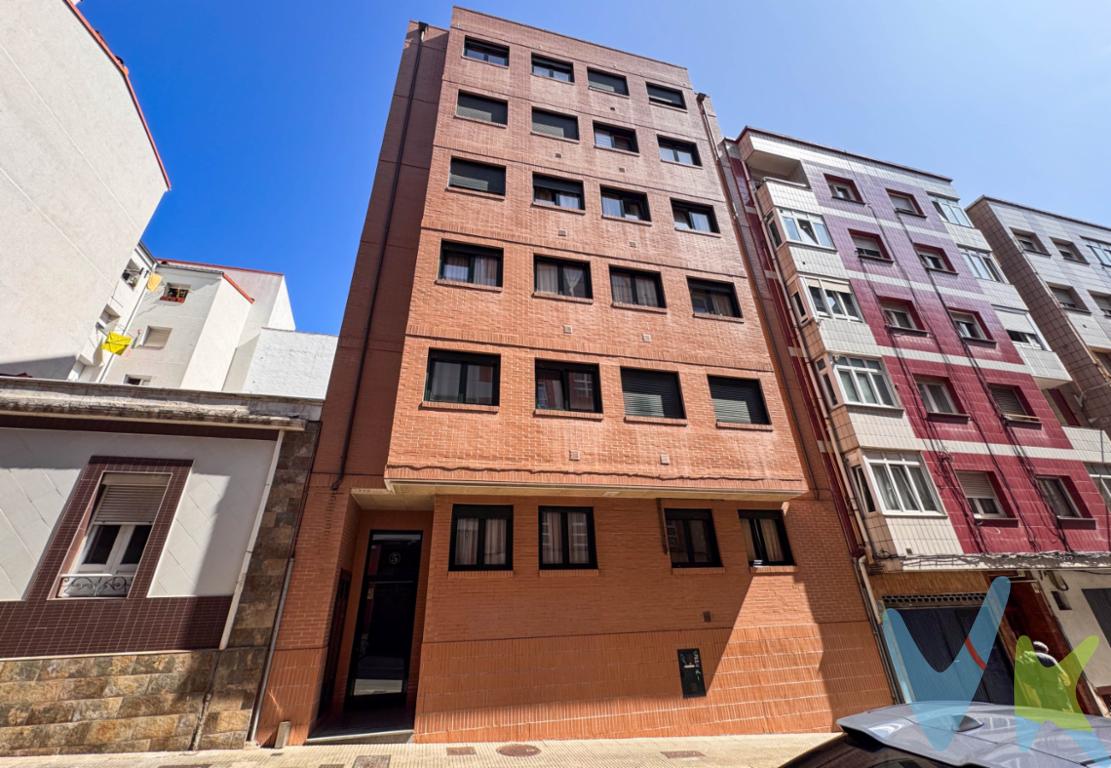 Precioso apartamento situado en una de las zonas más céntrica de la ciudad, a un paso del colegio Jesuitas, a 5 minutos de Begoña y a 7 minutos de la Playa de San Lorenzo.Ponemos a la venta este inmueble ubicado en uno de los mejores edificios de la zona, construido en el año 2007, situado en la calle Tejera.La vivienda consta de un amplio salón con cocina americana, y una amplia habitación y un baño independiente fuera del dormitorio, para preservar la intimidad de la estancia. Vivienda muy luminosa y soleada ubicada en la última planta del edificio, orientada al Sur. Además para una mayor almacenamiento, dispone de un trastero en la misma planta baja del edificio.La zona con alta demanda turística es ideal para inversionista que busquen sacar una rentabilidad en el alquiler vacacional o de larga estancia. Si quieres hacer de esta propiedad tanto tu hogar como segunda residencia dada su excepcional ubicación, no lo pienses más, llámanos y te acompañaremos en la visita.En el precio publicitado no están incluidos los Impuestos de Transmisiones Patrimoniales, Notaría y Registro.