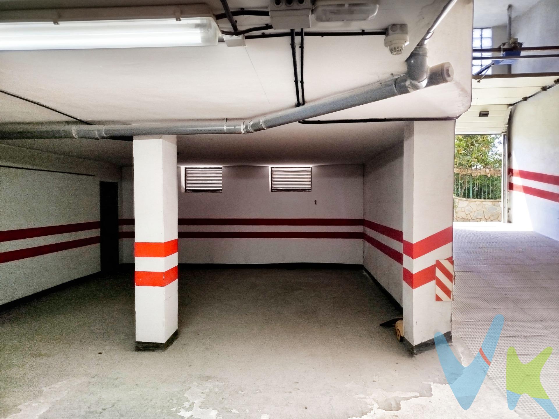¡GARAJE EN BARRIO DE MONACHIL CON LA MEJOR UBICACIÓN!. ¿Cansado de dar vueltas buscando aparcamiento? Esta plaza de garaje en pleno centro del barrio de Monachil es la solución que necesitas: segura, amplia y a solo unos pasos de tu casa. Ideal para residentes que valoran comodidad y ahorro de tiempo. 🧷¿Por qué esta plaza es única?. -Ubicación inmejorable; a un paso de supermercados, colegios y transporte público. -Acceso fácil y seguro; sin obstaculos, es la plaza mas cercana a la salida. -Posibilidad de compra conjunta; si también buscas un piso en la zona, ¡tenemos la llave de tu próximo hogar!. 🧷 ¿Donde está?. Calle Maestro Noguerol, 6 (Edificio Elisabeth). A dos minutos del centro de salud, auditorio y parada de autobús. ¡Precio competitivo! (Por debajo del precio de mercado para que no te lo pienses). ¿Quieres asegurar tu plaza? Contacta ahora y ven a verlo. ¡Solo una disponible!. Disponible Documento de Identificación Abreviado (DIA). Gastos de Registro, Notaría, Honorarios al comprador e Impuestos no incluidos en el precio. . 