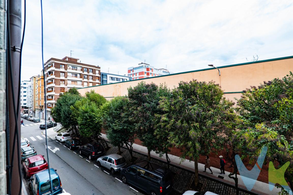 Ponemos a la venta estta vivienda para reformar a tu gusto, situada frente al colegio los Jesuitas, de 2 habitaciones, cocina, salón y  baño. Con 2 huecos al exterior, salón y dormitorio, y la cocina con otra habitacion a patio de manzana,  lo que le proporciona mucha luminosidad y sol durante las horas centrales del día. Actualmente el edificio no tiene ascensor, pero está en proyecto la instalacion del mismo, lo que le proporcionará una valor añadido importante. La cocina, es amplia y con espacio de comedor, para poder hacer la vida familiar como antaño, con muebles de castaño.  En una de las mejores ubicaciones que se puedan tener, cercanía con Colegios, Centro de salud, Centros Comerciales y a 4 minutos del paseo de  Begoña. Y si lo que te gusta es la playa, la tienes a menos de 10 minutos andando para disfrutarla. No puedes dejar de pasar la oportunidad de visitar esta propiedad, ideal para crear tu propio hogar o para inversión.  Llámanos, estaremos encantados de enseñártela. Informamos a nuestros clientes compradores que en el precio de venta no se incluyen los siguientes conceptos: honorarios de la agencia al comprador, ni el impuesto de transmisiones patrimoniales ni otros gastos de la compraventa (registro de la propiedad, notaría, etc)