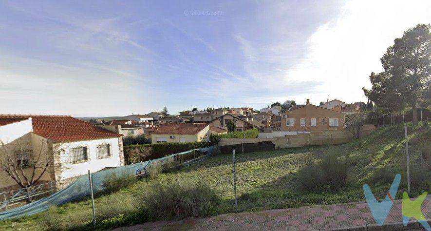Construye tu casa en Cobisa. Tenemos a la venta parcela de superficie 553m2, calle El Bosque, en el pueblo de Cobisa a 8 kilómetros de Toledo.
Suelo urbano con los servicios de agua y electricidad en acera. No hay comunidad ya que estas en el pueblo de Cobisa. Solo se paga IBI. 
Si necesitas construir, esta es tu parcela. Llámanos y te informaremos para construir, proyecto, normas urbanísticas, hipoteca, autopromoción, etc.
Honorarios de intermediación inmobiliaria no incluidos en el precio.
Información válida salvo error tipográfico.