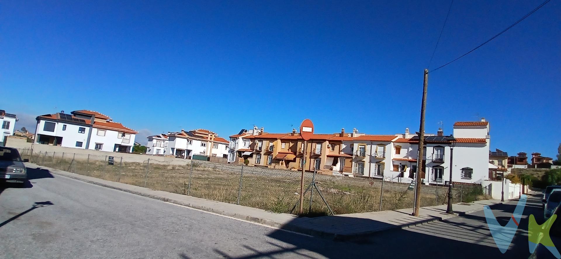 Estupendo solar urbano de 524 m2 catastrales haciendo esquina y ubicado en zona residencial donde podrás construir la vivienda de tus sueños con un coeficiente de edificabilidad 0,50 m por metro cuadrado, unos 250 m2 edificables. La parcela, en término municipal de Ogíjares, se encuentra a pocos metros de la base aérea de Armilla y muy próxima a Alhendín. Ref. N309. * El PVP indicado no incluye impuestos ni gastos de Escritura. * Honorarios agencia no incluidos. * Las superficies expresadas en esta página tienen carácter descriptivo y son aproximadas. * Los precios pueden ser susceptibles de modificación sin previo aviso.