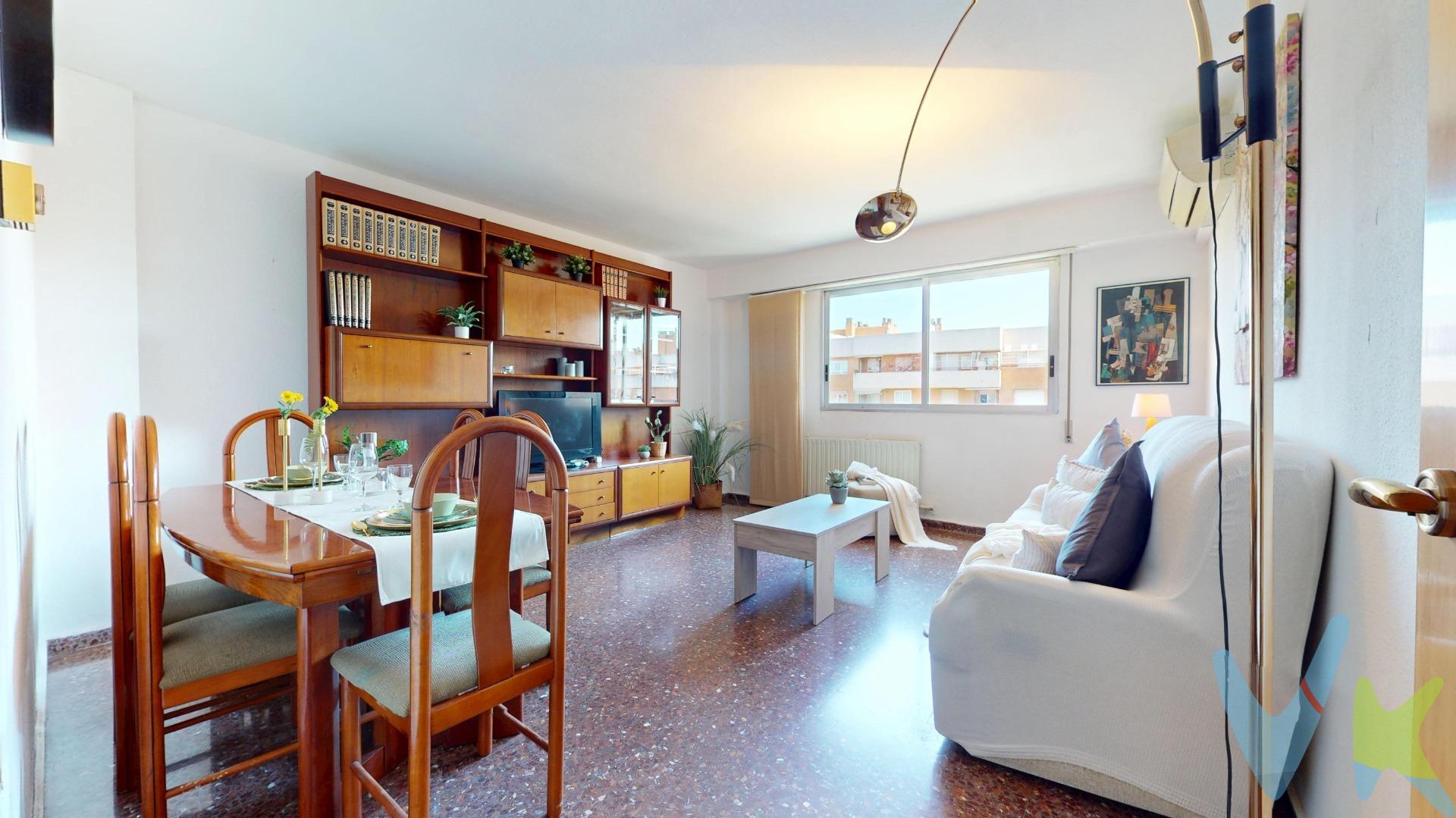 ¿Buscas un piso luminoso, cómodo y bien comunicado? ✨ Esta vivienda en calle Salvador Allende puede ser justo lo que estás buscando. Situado en una planta alta, el piso disfruta de una estupenda luminosidad y una agradable sensación de amplitud. Cuenta con una distribución muy práctica, con 3 dormitorios, amplio salón, cocina independiente con galería y baño, ofreciendo todo lo necesario para crear un hogar cómodo y acogedor. ❤️. La vivienda se encuentra en una buena finca con ascensor, un detalle que aporta comodidad y facilita el día a día. Además, su ubicación es uno de sus grandes atractivos: dispone de muy buenos accesos a la avenida Pirineos y a las principales salidas de la ciudad, permitiendo desplazarse de forma rápida y cómoda tanto por Zaragoza como hacia el exterior. ✨ Una vivienda con luz, buena ubicación y muchas posibilidades, esperando a que le des tu toque personal y la conviertas en tu hogar. . **NOTA HISTÓRICA: fue un médico cirujano y político marxista chileno. ***Gastos e impuestos no incluidos. A título orientativo, en segundas transmisiones, el comprador abonará: Impuesto sobre Transmisiones Patrimoniales (ITP), tipo general en Aragón al 8% (*). Base de cálculo: mayor valor entre precio de compraventa o valor de referencia catastral. Gastos de Notaría y Registro: Aranceles variables según precio, número de copias y complejidad; cálculo según tarifas normativas. Si se precisa hipoteca: Tasación, condiciones y costes bancarios según entidad elegida por el comprador; así como gastos de gestoría y cualesquiera otros inherentes a la compraventa. No se incluyen otros gastos o tributos que puedan por Ley corresponder al comprador. Operación sujeta a doble mediación. Existen honorarios a cargo del comprador, salvo pacto en contrario, no incluidos en PVP. El consumidor conforme a la normativa vigente podrá solicitar información y documentación adicional relativa al inmueble, sus características, condiciones de la operación y del servicio de mediación en la oficina y/o a través de nuestro teléfono de contacto o mail. La agencia actúa exclusivamente como intermediaria en la compraventa, cuyas condiciones, en todo caso, estarán sujetas a la aceptación expresa del vendedor del inmueble y posterior formalización del contrato. La información suministrada se corresponde con la disponible a la fecha de publicación, pudiendo variar en función de las circunstancias o actualizaciones legales, contractuales y fiscales. Anuncio de carácter meramente informativo. Para una información exhaustiva sobre el funcionamiento, tipos impositivos y bonificaciones del ITP en Aragón, puede consultar el portal oficial de la Agencia Tributaria Autonómica. Tarifas notariales y registrales reguladas en el Anexo I del Real Decreto 1426/1989 y Anexo I del Real Decreto 1427/1989, respectivamente. Anuncio no vinculante, puede contener errores.
