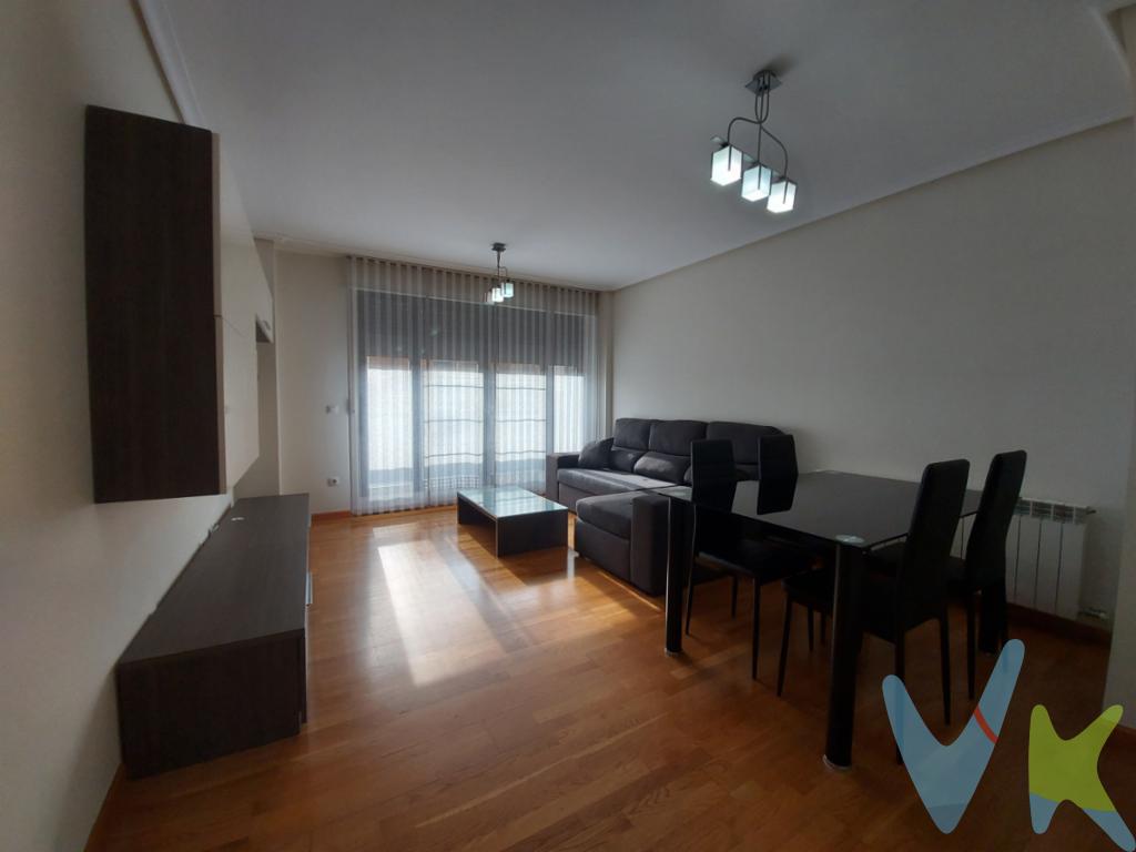 Magnífico apartamento con garaje y trastero en Lardero.Este atractivo inmueble, situado en la segunda planta de un edificio construido en 2007, combina comodidad, funcionalidad y estilo moderno, brindando un espacio ideal para aquellos que deseen disfrutar de un entorno tranquilo.Con 68.8 m² útiles y un total de 77.79 m² construidos, este piso habitaciones dos habitaciones muy espaciosas.Una de las características destacadas de esta propiedad es su elegante balcón, un rincón perfecto para relajarse al aire libre.El edificio cuenta con un moderno ascensor, asegurando un acceso cómodo y sin esfuerzo a la vivienda. La propiedad incluye una plaza de garaje, una característica invaluable que añade un nivel adicional de conveniencia para aquellos propietarios que posean vehículo. Asimismo, el piso cuenta con un trastero propio; espacio adicional que siempre es bienvenido para almacenar pertenencias y mantener el orden en el hogar. Amueblado con gusto y equipado con electrodomésticos modernos, este piso está listo para entrar. La cocina, totalmente equipada, facilita la preparación de deliciosas comidas en un entorno cómodo y eficiente. La ubicación del piso en Lardero es otro de sus grandes atractivos. Esta localidad ofrece la tranquilidad de un entorno residencial y, al mismo tiempo, está cerca de núcleos urbanos con fácil acceso a servicios, comercios.Se invita a todos los interesados a visitar esta propiedad para descubrir de primera mano las ventajas y el encanto que ofrece. 