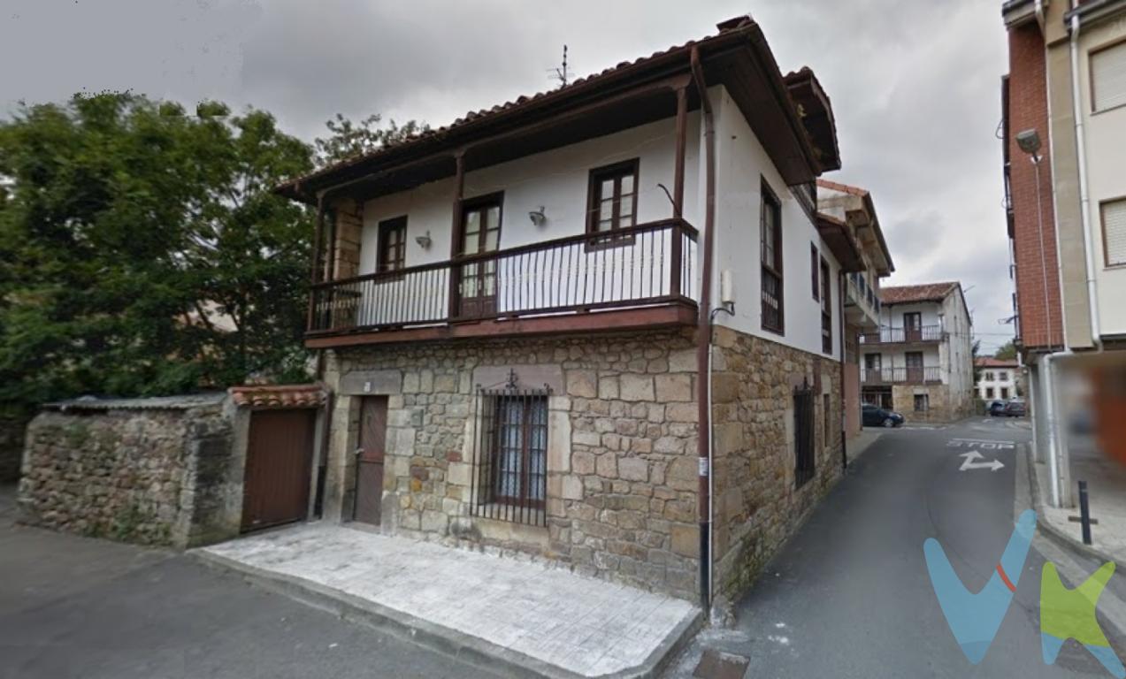 Encantadora casa de piedra en Cabezón de la Sal, que combina su aire rústico con comodidades modernas. Y lo mejor, su agradable jardín, lugar tranquilo y relajante con mucha privacidad.El tejado ha sido totalmente reformado, y aunque el resto de la casa requiere rehabilitación, tiene muchas posibilidades para poder personalizarla según tus gustos y necesidades. Con su estructura de piedra tradicional, esta propiedad tiene un gran potencial para convertirse en la casa de tus sueños en un entorno cómodo, con todo tipo de servicios cercanos.No pierdas la oportunidad de adquirirla. ¡Contáctanos hoy mismo para programar una visita y descubrir todo lo que este lugar tiene para ofrecer!