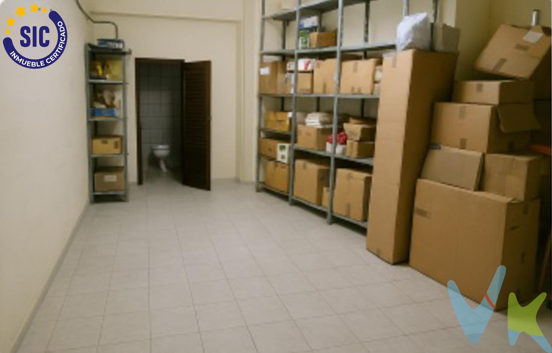 🏢 TU BASE OPERATIVA EN VALENCIA: ADAPTABLE, CONECTADA Y LISTA PARA PRODUCIR. ¿Buscas un espacio amplio y bien comunicado para tu empresa, almacén, estudio o centro de operaciones? Este local en Mislata, a solo 4 km del centro de Valencia, ofrece 218 m² versátiles con acceso directo desde dos calles, ideal para actividades que no dependen del paso peatonal. 🔧 Características clave para empresas:. • 	218 m² distribuidos en varias salas, despachos y zonas abiertas. • 	Distribución flexible: la mayoría de las paredes son desmontables, lo que permite rediseñar el espacio según tus necesidades. • 	Dos accesos independientes: perfecto para logística, carga/descarga o doble actividad. • 	Deslunado trasero: ideal como patio de maniobras, zona de descanso o almacén exterior. • 	Dos baños completos para personal y clientes. • 	Conectividad excelente: a 350 m de la parada de metro Mislata, y fácil acceso por carretera. 🧭 Ubicación estratégica:. Situado en una calle tranquila a la entrada de Mislata, con acceso rápido a Valencia, aeropuerto y principales vías. Perfecto para empresas que buscan eficiencia sin pagar precios del centro. 🧩 Ideal para:. • 	Empresas de logística urbana o distribución. • 	Estudios creativos, arquitectura, diseño o producción audiovisual. • 	Talleres técnicos, laboratorios o academias internas. • 	Oficinas satélite, coworkings privados o despachos compartidos. 💰 Precio competitivo: 123.000 € (564 €/m²). Una oportunidad única para establecer tu negocio en una zona conectada, funcional y con gran potencial de crecimiento. Diseña tu espacio, adapta tu operación, y crece sin límites. -. La descripción del presente inmueble e imágenes tienen mero carácter informativo y en ningún caso carácter contractual, pudiendo ser modificados por la inmobiliaria comercializadora sin que ello implique responsabilidad alguna frente a terceros. En el precio de venta a público, esta propiedad NO incluye los gastos de adquisición (Notario, registro, gestión, honorarios, etc…).