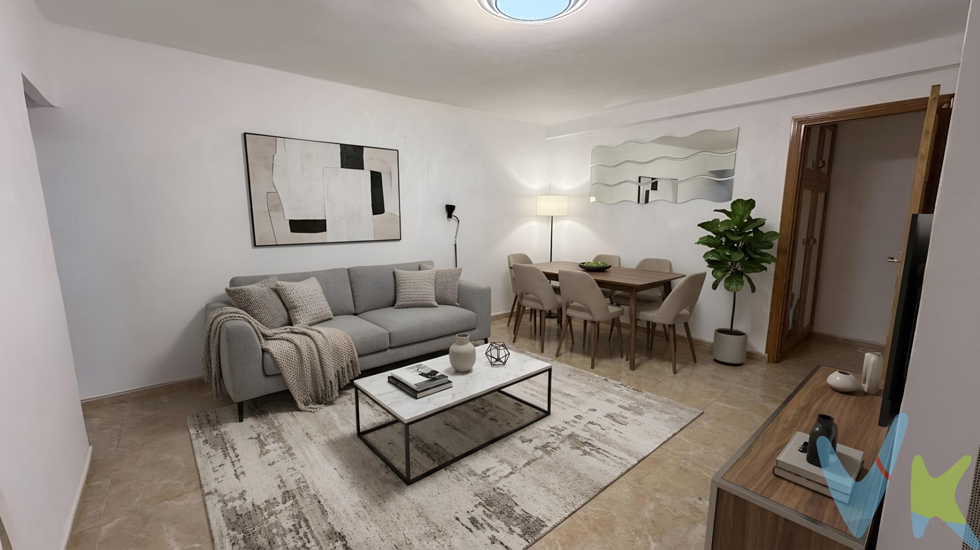 PISO REFORMADO EN ZONA CARAMUEL · IDEAL VIVIENDA O INVERSIÓN · 295.000 €. ¿Buscas una vivienda que funcione igual de bien para vivir que para invertir? Esta es una de esas oportunidades que no abundan: zona consolidada, alta demanda de alquiler y todo listo para entrar el mismo día de la firma. Situada en Paseo de los Olivos, en la zona de Caramuel, uno de los puntos de Madrid con mejor conexión: acceso rápido a M-30 y A-5, buen transporte público, y rodeada de supermercados, colegios, parques y restauración. Tanto si buscas vivienda habitual como rentabilidad por alquiler, la ubicación juega a tu favor. 68 m² aprovechados al máximo. La vivienda sorprende por lo bien resuelta que está su distribución. Un amplio salón-comedor con acceso a terraza exterior recibe una luz natural que se nota en toda la casa. Los 3 dormitorios están pensados para adaptarse a cualquier necesidad: familia, despacho, o alquiler por habitaciones. La cocina, independiente, viene totalmente equipada, y el baño ha sido reformado con plato de ducha. La terraza exterior es uno de sus rincones más agradables, perfecta para ventilar la casa y ganar unos metros extra al aire libre. Detalles que se notan nada más entrar. Suelo porcelánico imitación mármol, carpintería interior en madera y tonos cálidos que hacen que la vivienda transmita calidez desde el primer momento. Y no es solo estética:. Aire acondicionado con bomba frío/calor. Calefacción individual y gas natural. Ventanas exteriores con muy buena entrada de luz. Puerta blindada. Vivienda amueblada, lista para entrar a vivir o empezar a alquilar desde el primer día. Financiación sin sorpresas. La vivienda ya cuenta con tasación bancaria realizada por TINSA/TENITASA, por lo que los compradores pueden utilizarla directamente para agilizar la hipoteca dentro del precio de compra. Una oportunidad que combina ubicación, estado y versatilidad — perfecta tanto para quien busca su próxima casa como para el inversor que necesita una propiedad con demanda de alquiler asegurada en la capital. 📞 91 464 54 40 · 📱 663 717 737. 📧 comercial@viviendajoven.es. 