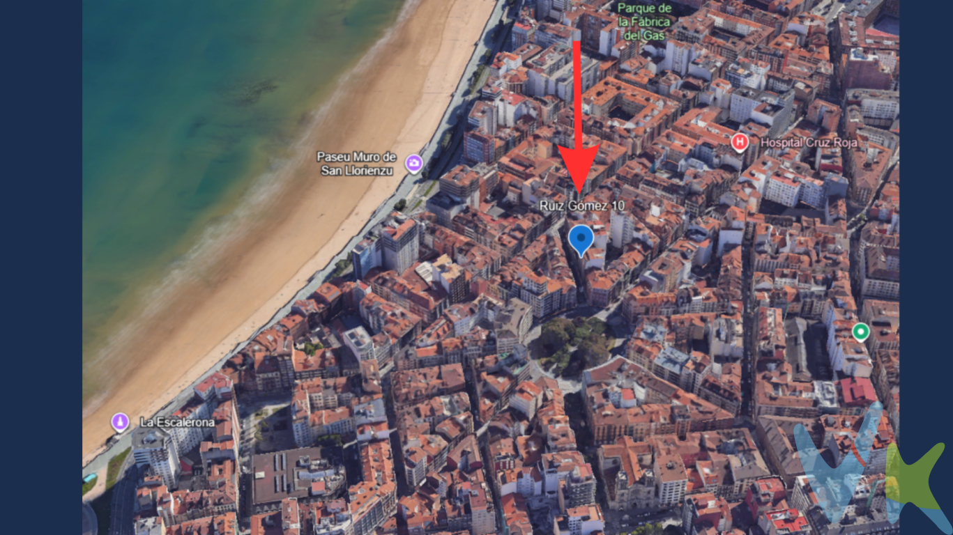  Si te gustaría vivir en el corazón de Gijon, esta estupenda vivienda ubicada en la calle Ruiz Gómez nº 10, en pleno centro de la ciudad, entre la Plaza de Evaristo San Miguel y la Playa de San Lorenzo seguro te esta esperando. Es una quinta planta y ofrece una ubicación privilegiada.La vivienda, está en un estado magnífico y cuenta con:- Cocina equipada- Salón-comedor luminoso- Dos dormitorios, uno de ellos con vestidor y baño en suite- Excelente estado de conservación y mantenimientoEl edificio, rehabilitado integralmente en 2006, ofrece una gran seguridad y comodidad. La vivienda está lista para entrar a vivir y disfrutar de todo lo que el centro de Gijón tiene que ofrecer.Ubicación privilegiada:- A pocos pasos de la Playa de San Lorenzo y la Plaza de Evaristo San Miguel- En el corazón de la ciudad, con todos los servicios y comodidades al alcanceNo pierda la oportunidad de vivir en el centro de Gijón. ¡Contacte con nosotros para más información y para concertar una visita!\"Importante: El precio de venta no incluye honorarios de la agencia al comprador, impuesto de transmisiones patrimoniales ni otros gastos de la compraventa (registro de la propiedad, notaría, etc.).