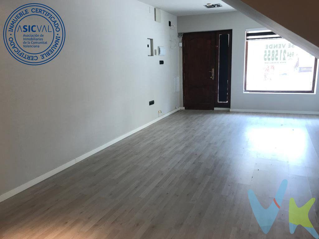 Ubicada en pleno centro del Grao de Castellón, con todo tipo de servicios a su alrededor, tales como comercios, parques, centro médico, colegios, transporte público....  .  .  Se distribuye en 4 habitaciones, una de ellas en la planta alta que se accede a través de la escalera situada en el patio interior de la vivienda, cocina, salón-comedor y baño completo con ducha.  .  Dispone de patio interior donde encontramos una estancia que puedes utilizar a modo de trastero.  .  LISTA PARA ENTRAR A VIVIR !!!!!  LLAMANOS !!!!!