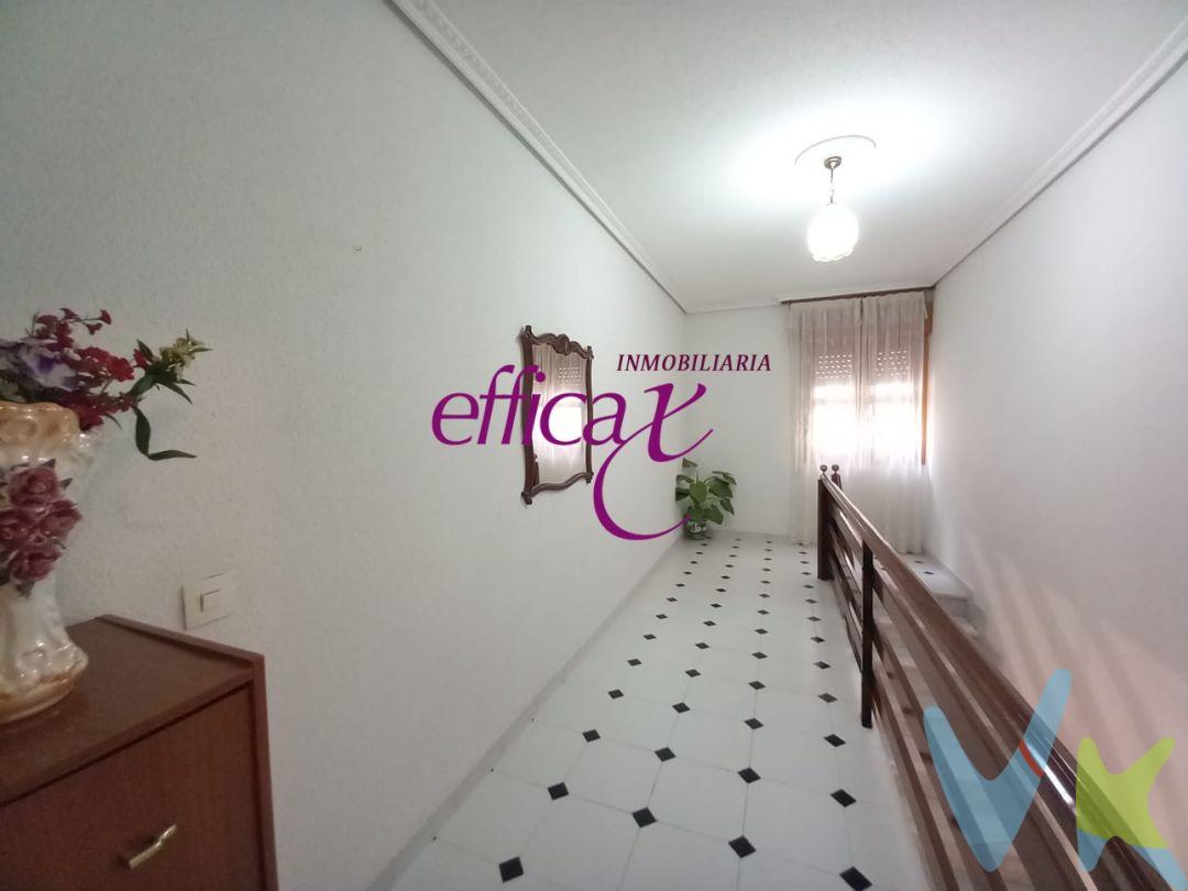 
Casa en venta en Torrijos
Tu oportunidad para vivir en el centro de Torrijos ha llegado. Esta casa de 2 habitaciones te ofrece todas las comodidades que necesitas.
La propiedad cuenta con un amplio salón-comedor y un baño completo, cocina  y también cuenta con una despensa. Además, tiene un garaje con capacidad para 3 coches , con  puerta automática para mayor seguridad.
En el patio, podrás disfrutar de un aseo y de un espacio perfecto para relajarte al aire libre. La calefacción es de gasoil, lo que te asegura un ambiente cálido en los meses más fríos.
Con una superficie de 100 metros útiles,  esta casa se encuentra en buen estado de conservación y está lista para que comiences a disfrutar de ella.
No pierdas la oportunidad de vivir en una zona céntrica y con todas las comodidades que necesitas. ¡Contáctanos hoy mismo para visitar esta casa perfecta para ti!
La compra de este inmueble conlleva un servicio de formalización y gestión de la compraventa para el comprador, cuyo coste no esta incluido en el precio publicado.
Se le informara de todos los gastos asociados a la compraventa antes de la reserva para que usted compre con la maxima seguridad, tranquilidad y transparencia.

 
 
 