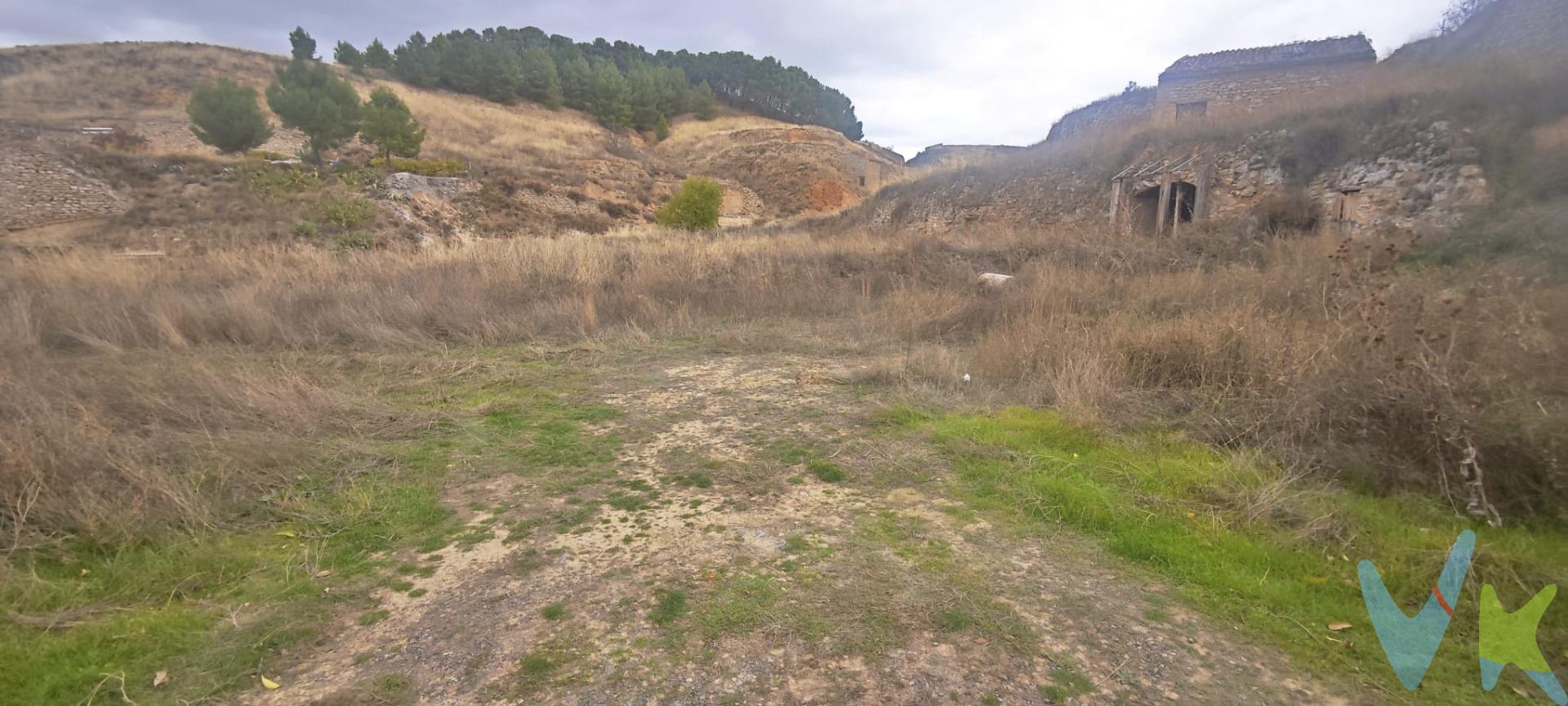 Paracuellos de Jiloca. Solar de 800 metros. Edificabilidad Baja+2. 2.20/m2. 6 metros mínimo de fachada. El precio no incluye impuestos, gastos de notaría, registro ni honorarios de intermediación. Este anuncio tiene carácter informativo y no es contractual. Puede estar sujeto a errores o modificaciones.