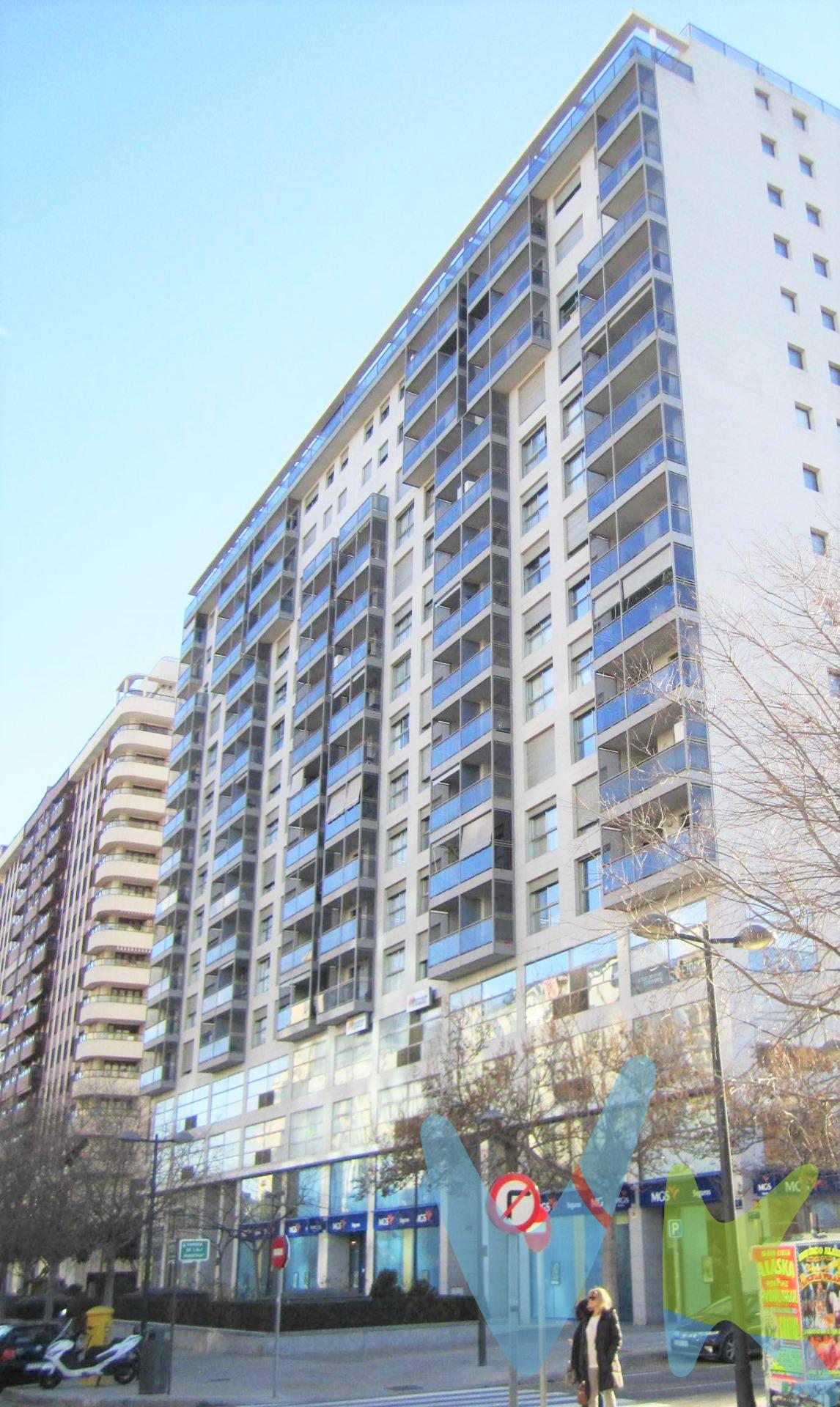 Estas buscando donde aparcar tú coche ?. Aquí tienes una magnifica plaza de garaje junto al Palacio de Congresos. Situada en una finca de la Avenida más prestigiosas de Valencia, la Avenida de las Cortes Valencianas. Dentro del garaje existe video vigilancia instalada. Sabrás que en ésta zona está complicado aparcar el coche. Alrededor de la finca donde está la plaza de garaje, encontrarás absolutamente todo a tu alcance, supermercados, centros comerciales, restaurantes, el Nuevo Mestalla, cines, gimnasios, el Bioparc, hospitales y a una parada de metro. No tardes en llamar y te doy más información. La venta de ésta propiedad se gestiona mediante contrato de EXCLUSIVA COMPARTIDA, donde más de 150 agencias colaboradoras tienen la ventaja de poder ofrecer a sus potenciales compradores este inmueble, lo que le garantiza un servicio de calidad, un trato fácil, sencillo y sin interferencias de terceros. Por este motivo, se ruega no molestar al propietario, a los ocupantes de la propiedad, a los vecinos o conserjes del edificio o urbanización si los hubiera. Si Usted es agencia inmobiliaria y tiene un cliente para éste inmueble, llámenos, estaremos encantados de colaborar en ésta y otras operaciones. 