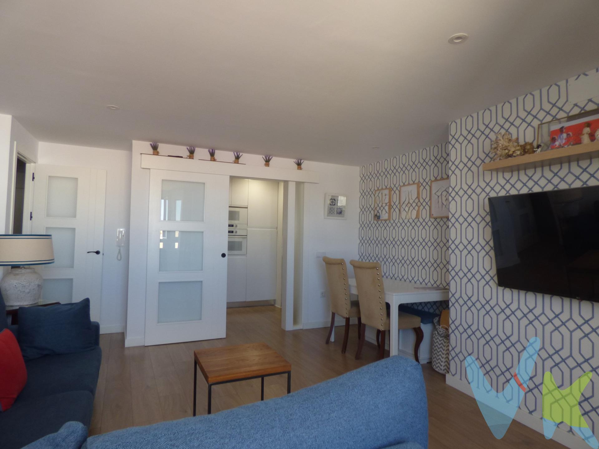 Descubre esta luminosa y acogedora vivienda totalmente reformada en el año 2022 con excelentes calidades. Situada a pocos pasos de la avenida principal, la iglesia San José y colegio San Felipe, su ubicación inmejorable. La vivienda cuenta con acabados de gran calidad y un diseño actual. Sus vistas son despejadas, no tienen ningún edificio delante por lo tanto todas las estancias están llenas de luz natural. Un hogar perfecto para quienes buscan espacio, luz y comodidad en una zona tranquila pero muy bien comunicada. ¡ Una vivienda lista para entrar a vivir!. Si estás interesado en esta propiedad pero tienes que vender, contacta con nosotros, te ayudamos a encontrar comprador para tu vivienda. ------------------------------------------------------------------------------------------------------------------------------------------------------------. Informamos a nuestros clientes de que los gastos de notaría, registro, gestoría, impuestos y los honorarios de la agencia no están incluidos en el precio. A su vez, disponemos del documento informativo abreviado de la propiedad (según decreto 218/2005, del 11 de octubre) y de seguro de caución, para la protección del dinero entregado como señal para la reserva de una vivienda o inmueble. Por mandato expreso del propietario, comercializamos este inmueble en exclusiva, lo que le garantiza el acceso a toda la información, a un servicio de calidad, un trato fácil, sencillo y sin interferencias de terceros. Por este motivo, se ruega no molestar al propietario, a los ocupantes de la propiedad o a los vecinos. Muchas gracias por su comprensión.