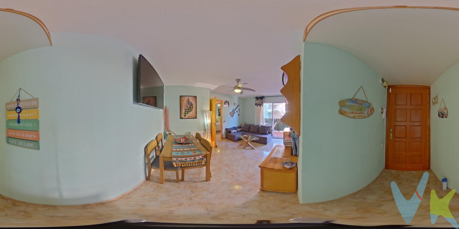  Presentamos una oportunidad única para aquellos que desean adquirir una propiedad en una de las zonas más demandadas de Oropesa del Mar-Orpesa. Este encantador piso, situado en la cautivadora Zona Playa Morro de Gos, está en venta y espera convertirse en el hogar ideal para sus futuros propietarios. La ubicación es inmejorable, ofreciendo proximidad tanto a la playa como a servicios necesarios para la vida cotidiana.Con una superficie de 39 metros cuadrados útiles y un total de 45 metros cuadrados construidos, este piso ha sido diseñado para maximizar el confort y la funcionalidad. Construido en 1980, el edificio cuenta con modernas comodidades, incluyendo un ascensor que facilita el acceso a todas las plantas. Además, la propiedad se vende completamente amueblada, incluyendo electrodomésticos, lo que la convierte en una opción lista para entrar a vivir desde el primer día.El interior del piso cuenta con dos acogedoras habitaciones, perfectas tanto para una familia como para parejas que deseen un espacio adicional. Cada habitación está diseñada para ofrecer un máximo aprovechamiento del espacio, lo que se traduce en ambientes cómodos y versátiles. La luminosa sala de estar ofrece un espacio agradable para el descanso y el entretenimiento, con una distribución que permite disfrutar de encuentros sociales y veladas acogedoras.Otra de las ventajas de esta propiedad es el garaje privado, brindando comodidad y seguridad para su vehículo, un recurso poco frecuente que aumenta aún más el atractivo de esta oferta. Además, para quienes disfrutan del aire libre, el edificio ofrece una cuidada zona ajardinada y una atractiva piscina comunitaria, donde podrá relajarse y disfrutar del sol mediterráneo en los meses más cálidos del año.En términos de transporte, esta propiedad está perfectamente situada. La proximidad a la estación de tren y a las paradas de autobús asegura la facilidad de conexión con el resto del municipio y las áreas circundantes, haciendo que sus desplazamientos sean rápidos y eficientes. Esta accesibilidad es ideal tanto para aquellos que trabajan en localidades cercanas como para quienes desean explorar los atractivos turísticos de la región.La Playa Morro de Gos es famosa por su tranquilidad y belleza, convirtiéndose en un entorno magnífico que ofrece la posibilidad de disfrutar de largos paseos al borde del mar o participar en diversas actividades náuticas. La ubicación del piso en una zona tan emblemática añade un valor incalculable a la propiedad, que garantiza una calidad de vida de ensueño.El atractivo de esta propiedad es evidente, no solo por sus características internas, sino también por todo lo que la rodea. Venga y experimente en persona este encantador piso, que puede servir como vivienda habitual o como una excelente inversión en una zona turística popular. No pierda la oportunidad de conocer este rincón especial de Oropesa del Mar-Orpesa. Le invitamos a visitar y descubrir todo lo que este acogedor hogar tiene para ofrecerle. Una decisión que potenciará su forma de vivir y disfrutar del maravilloso entorno mediterráneo. --------------------------------------Agencia inmobiliaria en Oropesa del mar si quieres comprar o vender casas pisos o locales en la comunidad Valenciana con oficina en Oropesa del Mar, Castellón. Para mayor seguridad en la compraventa, todas nuestras viviendas poseen FICHA DE CERTIFICACIÓN DE INMUEBLES registrada por la Asociación de Inmobiliarias de la Comunidad Valenciana ASICVAL. Antes de comprar o de entregar las arras, pida el Certificado de la vivienda para estar seguro y tranquilo sobre la situación legal, urbanística y de cargas de la misma. Los impuestos, gastos de notaría y registro no están incluidos en el precio de venta. 