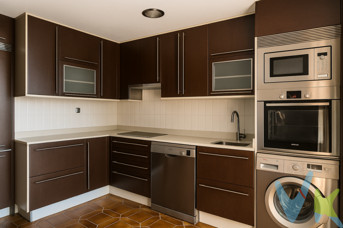 Este espectacular dúplex combina comodidad y estilo en una ubicación inmejorable que aúna montaña y mar. Su distribución en dos niveles garantiza la intimidad deseada, separando de manera eficiente las áreas de descanso y ocio. Además, cuenta con una distribución invertida, poco habitual pero muy funcional. Características destacadas:Planta superior: Cocina completamente reformada con acabados modernos, un amplio y luminoso salón y una preciosa terraza, perfecta para disfrutar del aire libre.Planta inferior: Dos habitaciones, un baño y una despensa muy práctica que ofrece un excelente espacio de almacenamiento.Ventanas de PVC con estética de madera, que aportan calidez y eficiencia.Portería en buen estado.Edificio con ascensor.Un hogar bonito y funcional, perfecto para quienes buscan vivir en uno de los destinos más cotizados de la costa Asturiana. ¡No pierdas esta oportunidad! La oferta está sujeta a cambios de precio o retirada del mercado sin previo aviso. Este anuncio en su conjunto, incluyendo textos, fotos, imágenes o cualquier otro contenido del mismo, no es vinculante dado que la información es ofrecida por terceros y puede contener errores. Se muestra a título informativo y no contractual. El precio no incluye impuestos (IVA, ITP...) y otros gastos de la Compraventa (notaria, gestoría y registro).Por mandato expreso del propietario, comercializamos este inmueble en exclusiva, lo que le garantiza el acceso a toda la información, a un servicio de calidad, un trato fácil, sencillo y sin interferencias de terceros.  Si usted es agente inmobiliario y tiene un cliente para este inmueble, llámenos: estaremos encantados de colaborar.