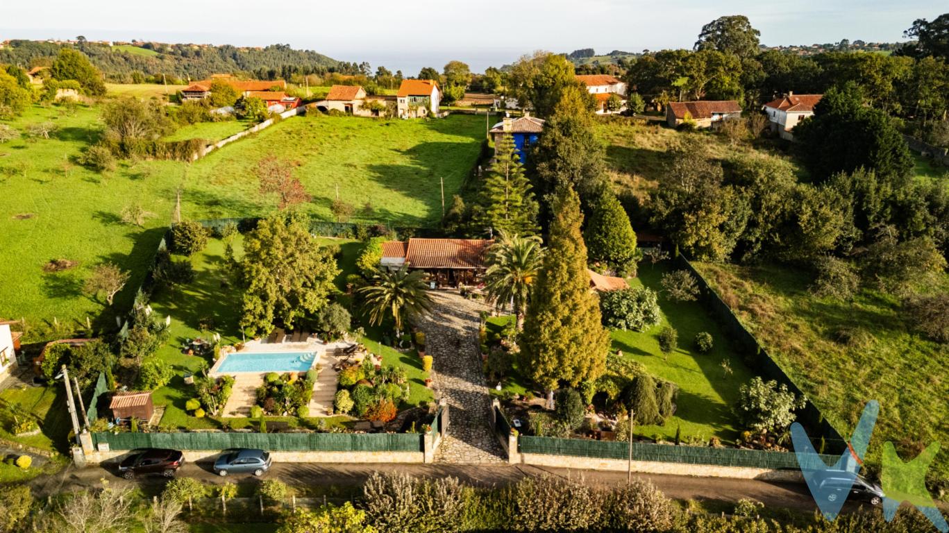 Ubicada en la proximidad de Playa España, queremos ofreceros esta exclusiva propiedad compuesta de vivienda principal y casa de invitados en la parroquia de Castiello de la Marina, Barrio de Torretejera, Villaviciosa de Asturias.Como podeis visualizar en el reportaje fotográfico os estamos ofreciendo la oportunidad de adquirir una propiedad muy especial, se trata de una finca de casi 3.000 m2, en la que hay construidas dos casas, una de ellas destinada a vivienda principal y la segunda construcción esta pensada como casa de invitados o para que otros miembros de la familia puedan disfrutar de la tranquilidad y servicios que ofrece esta pertenencia.Los jardines son realmente espectaculares, cuentan con piscina al aire libre , bodega, así como preciosos rincones para disfrutar de cualqiuier momento del dia o de la noche, los arboles y plantas han sido elegidos cuidadosamente pensando en cada detalle al igual que el resto de objetos y ornamentación que dotan a esta posesión una singularidad única.No queremos extendernos con la descripción, si bien concretaros que la vivienda principal se compone de Salón-comedor, un segundo salón con chimenea, cocina, dos dormitorios, baño y un bonito porche con cierre de madera practicable que podeis disfrutar tanto en verano como en invierno. La casa de invitados se compone de porche,  dormitorio con vestidor que puede convertirse en un segundo dormitorio y baño.En la finca tambien podeis disfrutar de una hermosa piscina de obra y su espacio de solarium. La propiedad tambien cuenta con una  bonita Bodega en un espacio especial donde pasar y disfrutar con amigos y familia un buen rato tomando unas sidras y un  buen  vinoLa finca esta completamente cerrada y cuenta con porton de acceso automatico.Llamarnos y conciliamos visita, seguro os va a encantar.En el precio publicitado no esta incluido el Impuesto de Transmisiones Patrimoniales ni los gastos de notaria y registro.