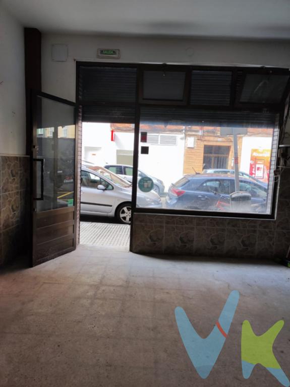 Si estás en busca de un local en Gijón, no puedes pasar por alto esta oportunidad única en la zona de Contrueces. Este inmueble, con una ubicación inmejorable, te brinda la posibilidad de establecer tu negocio en un enclave estratégico y de gran tránsito peatonal y vehicular en la ciudad.Con una superficie útil de 78 metros, este local te ofrece un amplio espacio para adaptarlo a tus necesidades comerciales.  Su distribución diáfana, te permitirá aprovechar al máximo cada rincón.El edificio donde se encuentra este local fue construido en el año 1969, lo cual le confiere un encanto especial y una arquitectura emblemática de la época. A pesar de sus 79.84 metros construidos, el local cuenta con una distribución inteligente que te permitirá aprovechar cada espacio al máximo. Además, su amplitud te brinda la posibilidad de adaptarlo a diferentes tipos de negocios sin ningún tipo de limitación.La zona de Contrueces destaca por su gran afluencia de público, lo que garantiza un flujo constante de potenciales clientes para tu negocio. Además, cuenta con una excelente comunicación tanto por transporte público como por carretera, lo que facilitará la accesibilidad tanto para tus clientes como para tus empleados.La ubicación de este local en Gijón es inmejorable. Se encuentra en una calle de gran tránsito peatonal y vehicular, lo que te dará visibilidad y te ayudará a captar la atención de los transeúntes. Imagina las posibilidades de tener tu negocio en una zona tan transitada y con tanto potencial de crecimiento.Si tienes dudas o preguntas sobre este inmueble, no dudes en contactar a nuestro agente Eva Monjil, experto en esta propiedad. Ella podrá ayudarte a resolver cualquier inquietud que tengas y concertar una visita para que puedas conocer este local en persona.En resumen, si estás buscando un local en Gijón, esta es una oportunidad que no puedes dejar pasar. Sus 78 metros útiles, su excelente ubicación en la zona de Contrueces y su distribución diáfana, son sólo algunas de las características que hacen de este inmueble la elección perfecta para establecer tu negocio. ¡No dejes pasar esta oportunidad y ponte en contacto con nosotros para visitarlo cuanto antes!El precio de la venta no incluye gastos de registro, notaría e impuestos de transmisiones.