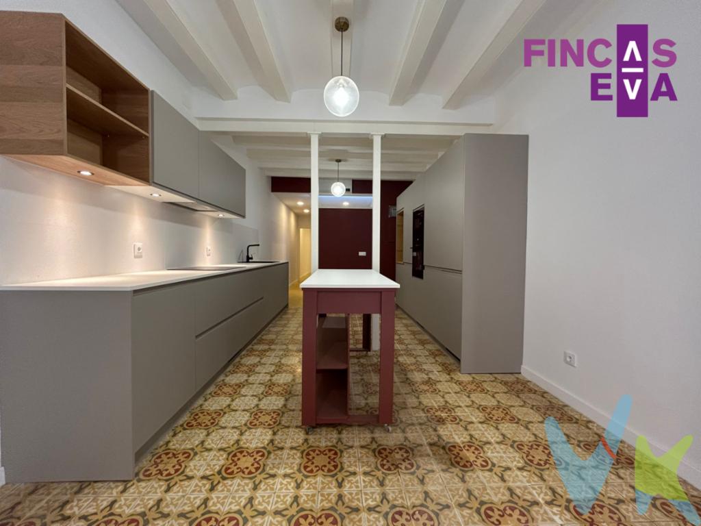 Fincas Eva les presenta este piso en venta en el centro de Barcelona a escasos metros de Passeig de Sant Joan y Arc de Triomf recién reformado.El piso consta de 73 m2 construidos ( según catastro)  distribuidos en un salón luminoso exterior hacia la calle con acceso a un pequeño balcón, cocina integrada y equipada con opción de isla.Un baño con plato de ducha equipado con materiales de alta calidad.En la ultima estancia del piso nos encontramos con una amplia habitación (habitación principal) con ventilación hacia un patio interior muy luminoso y con otra habitación. La dos habitaciones equipadas con armarios. Aire acondicionado en el salo/comedor y habitación principalFinca con AscensorA escasos metros de la para de metro de Arc de triomf (L1).HONORARIOS DE AGENCIA A CARGO DEL VENDEDOR.  IMPUESTOS ITP Y GASTOS NOTARIALES NO INCLUIDOS.¡¡Para mas información no duden en contactarnos!!  