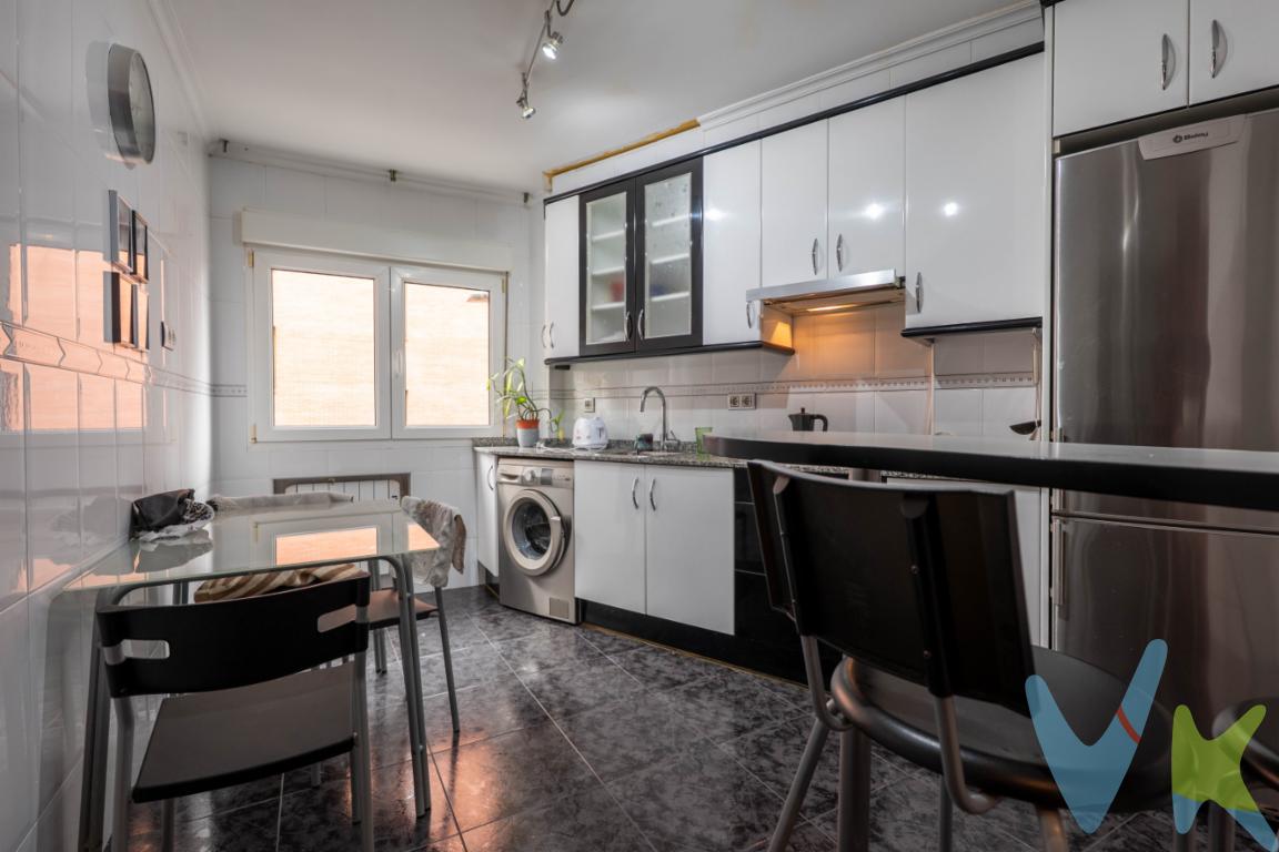 Oportunidad, venta de vivienda en la Calle Severo Ochoa nº 5 de Gijón! Este inmueble es una excelente oportunidad para vivir en una de las zonas más céntricas y mejor comunicadas de la ciudad.La vivienda se compone de tres dormitorios, Salón comedor de buen tamaño, Cocina bien equipada, Baño y aseo, este ultimo con bomba sanitaria de eliminación tipo SanitritEdificio sin barreras arquitectónicas en el portal para fácil accesoAscensor de buen tamañoZona próxima al centro de la ciudad, con fácil acceso a servicios y comerciosCentro de salud, colegios, institutos y centros comerciales a escasos metrosExcelente conexión con la autovía para desplazamientos rápidos y cómodosSi buscas una vivienda céntrica, funcional y bien comunicada, esta es la oportunidad perfecta. No dudes en contactarnos para obtener más información y visitar esta vivienda en persona. ¡Estaremos encantados de mostrarte todo lo que tiene que ofrecer!