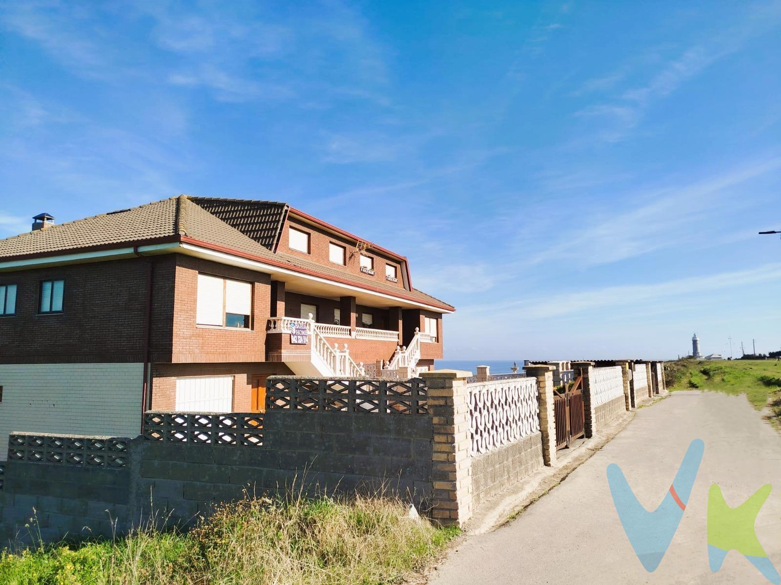 ¿Te gustaría vivir en una de las zonas más prestigiosas de Santander? . Presentamos una oportunidad única de adquirir esta impresionante propiedad pareada ubicada en la codiciada zona de Cueto, Santander. Este hogar ofrece seis habitaciones dobles 🤗 perfectas para familias grandes o como inversión. Su orientación sur garantiza luminosidad durante todo el día ☀️. Se trata una propiedad con muchísimo potencial, perfecta para quienes buscan un hogar a su medida, donde poder darle su propio estilo y transformarla en la casa de sus sueños, en un lugar inmejorable. 🎨✨. Además cuenta con parking privado 🚗 y terrazas donde podrá disfrutar del aire libre mientras contempla vistas espectaculares al mar 🏖️ y al icónico faro santanderino. El jardín que rodea la propiedad abarca casi 1000 m² 🍃🌳 ideal para los niños o mascotas jugando libres e incluso hay opciones viables para crear un piso independiente en la planta baja 👶🛠️. Además, la casa cuenta con un amplio sótano con salida directa al jardín, un lugar lleno de posibilidades para transformarlo en un espectacular espacio social. Imagina disfrutar de reuniones familiares o con amigos en un ambiente único con vistas al mar… un rincón perfecto para crear momentos inolvidables frente a un paisaje incomparable. Ubicada estratégicamente cerca de servicios esenciales tales como supermercados 🛒, centros médicos 💉 , farmacias y colegios 📚🎓 lo convierte no solo en un lugar cómodo sino también práctico. ¡No deje pasar esta maravillosa propuesta! Es más que una vivienda; es su futura felicidad familiar. No dejes pasar esta oportunidad. 📲 Contáctanos para concertar una visita. 