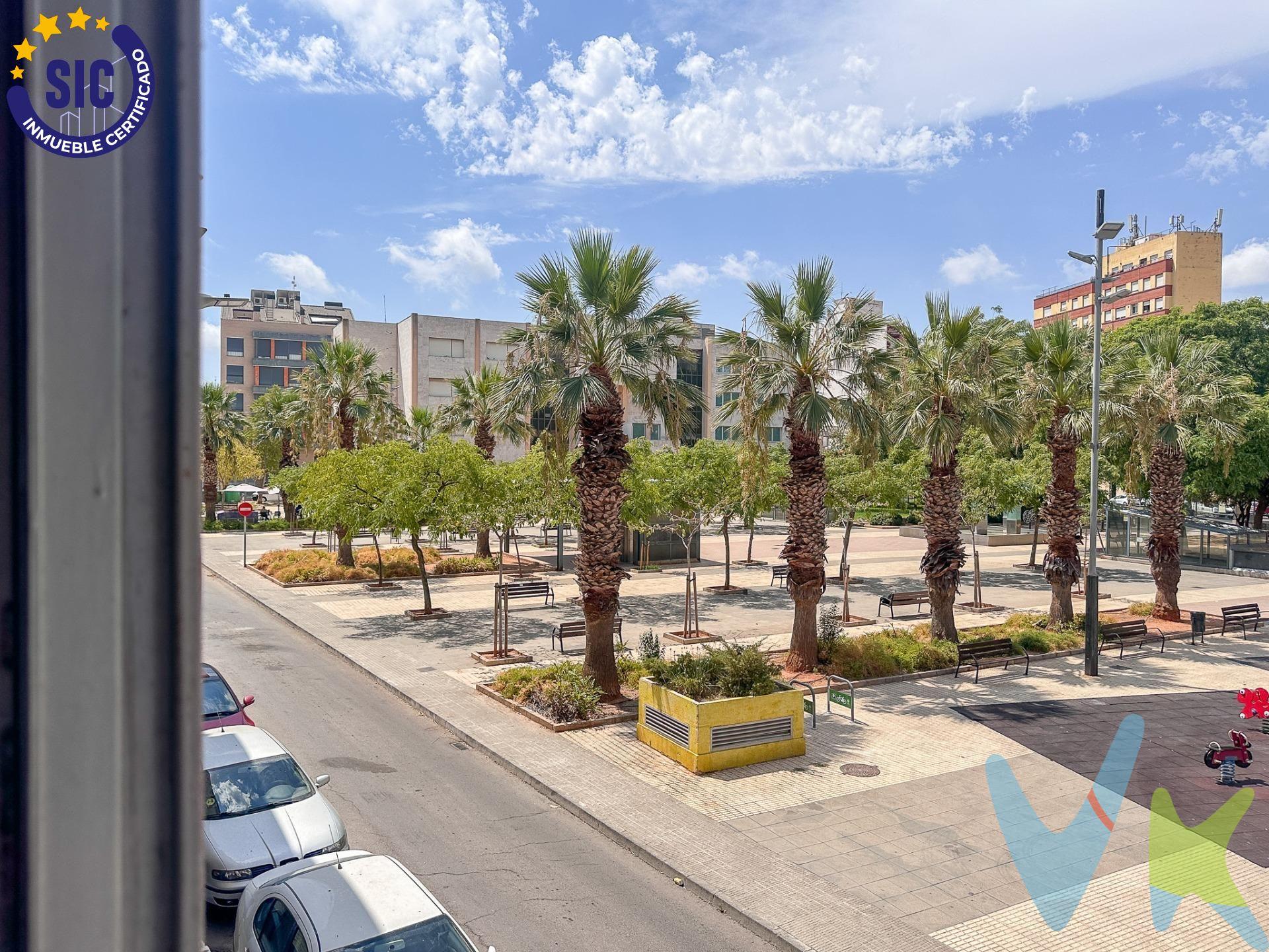 Descubre esta amplia casa situada en la cotizada zona Plaza Islas Columbretes, que cuenta con acceso desde las calles Pintor Montoliu y Almansa. La propiedad se distribuye en tres plantas, ofreciendo un sinfín de posibilidades para adaptarla a tus necesidades. En la planta baja encontrarás un recibidor espacioso que conduce a un luminoso comedor-salón, una cocina funcional, un baño completo ideal para visitas y una acogedora habitación doble. Subiendo al primer piso te esperan dos habitaciones dobles amplias junto con una habitación simple perfecta como oficina o cuarto infantil; además dispone de trastero o vestidor adicional y otro baño completo. Finalmente, el segundo nivel ofrece otra encantadora habitación doble más almacenamiento extra mediante un trastero privado así como una impresionante terraza de 28 m² donde podrás disfrutar del aire libre vistas panorámicas hacia la plaza. Aunque precisa reformas personales según tu estilo preferido es muy luminosa lo cual realza su potencial transformador.Algunas dependencia de la vivienda están con la reforma a medias. Este inmueble es en exclusiva, con lo que le facilitamos cualquier información sobre la vivienda. Por este motivo, solicitamos no molesten al propietario o a los vecinos. . En todos los casos los precios expuestos son más impuestos y gastos derivados de la transmisión del inmueble. 