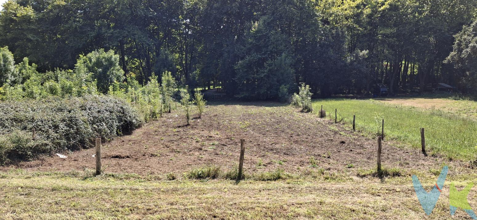 Servicios Inmobiliarios Barrio vende precioso terreno urbano en La Cavada, en una zona tranquila, rodeada de naturaleza y muy cerca del centro del pueblo...En la localidad, que albergó una fábrica de artillería en el siglo XVII, de la que aún quedan vestigios como como la Puerta de Carlos III, podemos disfrutar de diversidad de edificios con encanto como la iglesia parroquial de San Juan Bautista, la Casa Valle, diversos molinos harineros o monumentos militares...Todo ello rodeado de increíbles espacios naturales como Los Valles Pasiegos, el Parque de la Naturaleza de Cabárceno y a escasos cinco kilómetros de Liérganes, que ha sido calificado como uno de los Pueblos más Bonitos de España, con su interesante conjunto histórico y todos los servicios: centro de salud, supermercados, colegios, bancos, autobuses, tren, farmacia, magníficos restaurantes, museos y el conocido balneario de aguas termales mineromedicinales..Con una ubicación fantástica y muy bien comunicada, la finca se encuentra a 17 km. las playas de Somo y Loredo y de Santander a 23 km. Solares, con todos los servicios, y Hoznayo con una gran variedad de restaurantes distan tan sólo 6 km..No dejes pasar la oportunidad de hacer realidad tu sueño, es ideal para construir tanto tu hogar permanente como tu segunda residencia. .
