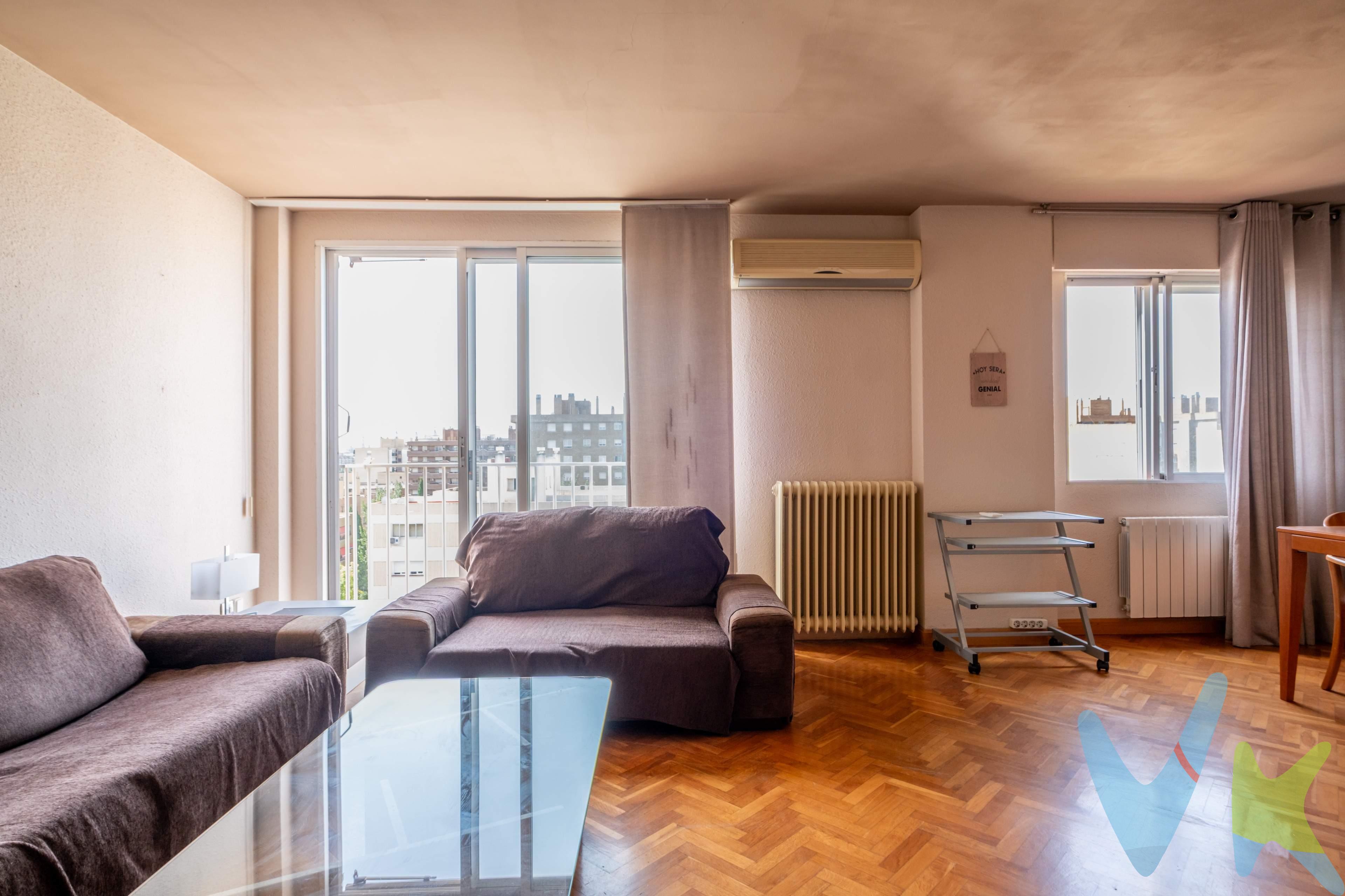Ubicado en la  calle Vicente Aleixandre, junto al colegio Corazonistas, te ofrece la combinación perfecta entre la comodidad de un barrio consolidado, excelente conexión con el centro de Zaragoza y la paz que necesitas al llegar a casa. Un diseño flexible que se adapta a ti. Situado en una 8ª planta, el piso destaca por sus vistas despejadas que inundan cada rincón de una luz natural envidiable. Originalmente la vivienda contaba con 2 dormitorios; sin embargo, actualmente el segundo dormitorio se encuentra unido al salón. ¿El resultado? Una zona social inmensa, diáfana y llena de posibilidades. Si en el futuro necesitas recuperar ese segundo dormitorio para teletrabajar o ampliar la familia, volver a independizarlo es sumamente sencillo. - Cocina independiente y 1 baño. - Elegancia y calidez: El impecable suelo de parquet de espiga aporta un toque de distinción atemporal a toda la vivienda. - Cuenta con split de aire acondicionado en el salón . - trastero incluido. - Posibilidad de adquirir garaje  OPCIONAL en la misma finca. Una ventaja absoluta en el Actur que te permitirá decidir según tus necesidades reales de espacio y movilidad. Si estás buscando una vivienda que destaque por su altura, luminosidad y ubicación estratégica, este piso lo tiene todo. Contacta hoy mismo con nosotros y ven a descubrir tus próximas vistas favoritas. *** Gastos e impuestos no incluidos. A título orientativo, en segundas transmisiones, el comprador abonará: Impuesto sobre Transmisiones Patrimoniales (ITP), tipo general en Aragón al 8% (*). Base de cálculo: mayor valor entre precio de compraventa o valor de referencia catastral. Gastos de Notaría y Registro: Aranceles variables según precio, número de copias y complejidad; cálculo según tarifas normativas. Si se precisa hipoteca: Tasación, condiciones y costes bancarios según entidad elegida por el comprador; así como gastos de gestoría y cualesquiera otros inherentes a la compraventa. No se incluyen otros gastos o tributos que puedan por Ley corresponder al comprador. Operación sujeta a doble mediación. Existen honorarios a cargo del comprador, salvo pacto en contrario, no incluidos en PVP. El consumidor conforme a la normativa vigente podrá solicitar información y documentación adicional relativa al inmueble, sus características, condiciones de la operación y del servicio de mediación en la oficina y/o a través de nuestro teléfono de contacto o mail. La agencia actúa exclusivamente como intermediaria en la compraventa, cuyas condiciones, en todo caso, estarán sujetas a la aceptación expresa del vendedor del inmueble y posterior formalización del contrato. La información suministrada se corresponde con la disponible a la fecha de publicación, pudiendo variar en función de las circunstancias o actualizaciones legales, contractuales y fiscales. Anuncio de carácter meramente informativo. Para una información exhaustiva sobre el funcionamiento, tipos impositivos y bonificaciones del ITP en Aragón, puede consultar el portal oficial de la Agencia Tributaria Autonómica. Tarifas notariales y registrales reguladas en el Anexo I del Real Decreto 1426/1989 y Anexo I del Real Decreto 1427/1989, respectivamente. 