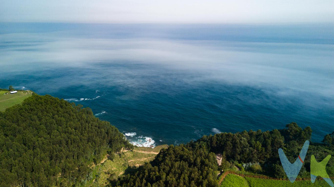  **Oportunidad única en Quintes: Finca rústica en venta con amplias posibilidades**Presentamos una finca rural en venta en la encantadora localidad de Quintes. Este terreno, no edificable pero con un potencial excepcional, se encuentra en una de las zonas más tranquilas y agradables de Quintes. Situada en un entorno natural idílico, es una ocasión ideal para aquellos que buscan un refugio en plena naturaleza.La finca cuenta con una superficie que invita a desarrollar múltiples proyectos al aire libre. La zona verde que la rodea ofrece un espacio espléndido para disfrutar de la tranquilidad del campo, organizar actividades recreativas o incluso crear un huerto ecológico. Además, la propiedad dispone de una conexión a la red eléctrica, lo que proporciona una ventaja considerable para los futuros propietarios.El acceso a este terreno es sumamente práctico, ya que se encuentra cerca de una parada de autobús, facilitando las comunicaciones y desplazamientos. La cercanía al transporte público añade un valor especial, permitiendo una accesibilidad cómoda y eficiente a este remanso de paz.Dicha finca está perfectamente delimitada, asegurando privacidad y exclusividad. En los alrededores se puede disfrutar de un ambiente sereno, con vistas a paisajes verdes y un horizonte despejado, con maravillosas vistas all mar, que invitan a la contemplación y al descanso. Así mismo, su orientación garantiza una excelente luminosidad durante todo el día, potenciando su belleza y espacios abiertos.La finca está diseñada para ofrecer un rincón de calma y belleza natural. Es ideal para paseos relajantes o la contemplación del entorno. Este jardín, que combina áreas verdes y caminos bien definidos, es uno de los grandes atractivos del terreno.Este terreno en Quintes tiene el beneficio adicional de estar situado en una comunidad acogedora y amigable. La buena vecindad y el ambiente de cordialidad son características destacables de esta zona. Si usted aprecia la vida en el campo, pero no quiere renunciar a la comodidad de tener servicios cerca, esta finca representa una opción perfecta.Las visitas a este terreno permiten apreciar in situ todas sus ventajas, por lo que invitamos a contactar para programar una visita. Presenciar personalmente la amplitud del terreno, la calidad del entorno y las posibilidades de su jardín, facilitará la toma de una decisión informada. Los interesados pueden coordinar una cita con nosotros en cualquier momento, estamos disponibles para resolver todas sus dudas y proporcionar la información adicional que requieran.En resumen, la combinación de naturaleza, tranquilidad, buena conexión a servicios esenciales y un jardín prístino, hacen de esta finca una oportunidad destacable. Estas características hacen que sea una opción atractiva y llena de potencial para aquellas personas que buscan invertir en un terreno con grandes posibilidades. No deje pasar esta ocasión única en Quintes y descubra el encanto de vivir en plena naturaleza. Contáctenos para más detalles y para programar una visita, será un placer ayudarle a conocer esta joya en la zona de Quintes.En el precio no están incluidos el Impuesto de Transmisiones Patrimoniales, ni los gastos de notaría y registro.
