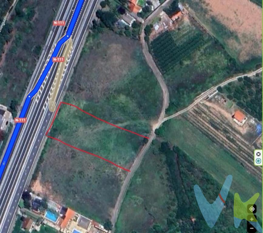 Finca rústica junto a acequia, postes de luz y a pie de camino asfaltado.3.642 m2 de superficie llana.Posibilidad de construir caseta de aperos de 40m2.Acceso por camino asfaltado, antes de llegar a Nalda.Finca registrada.  