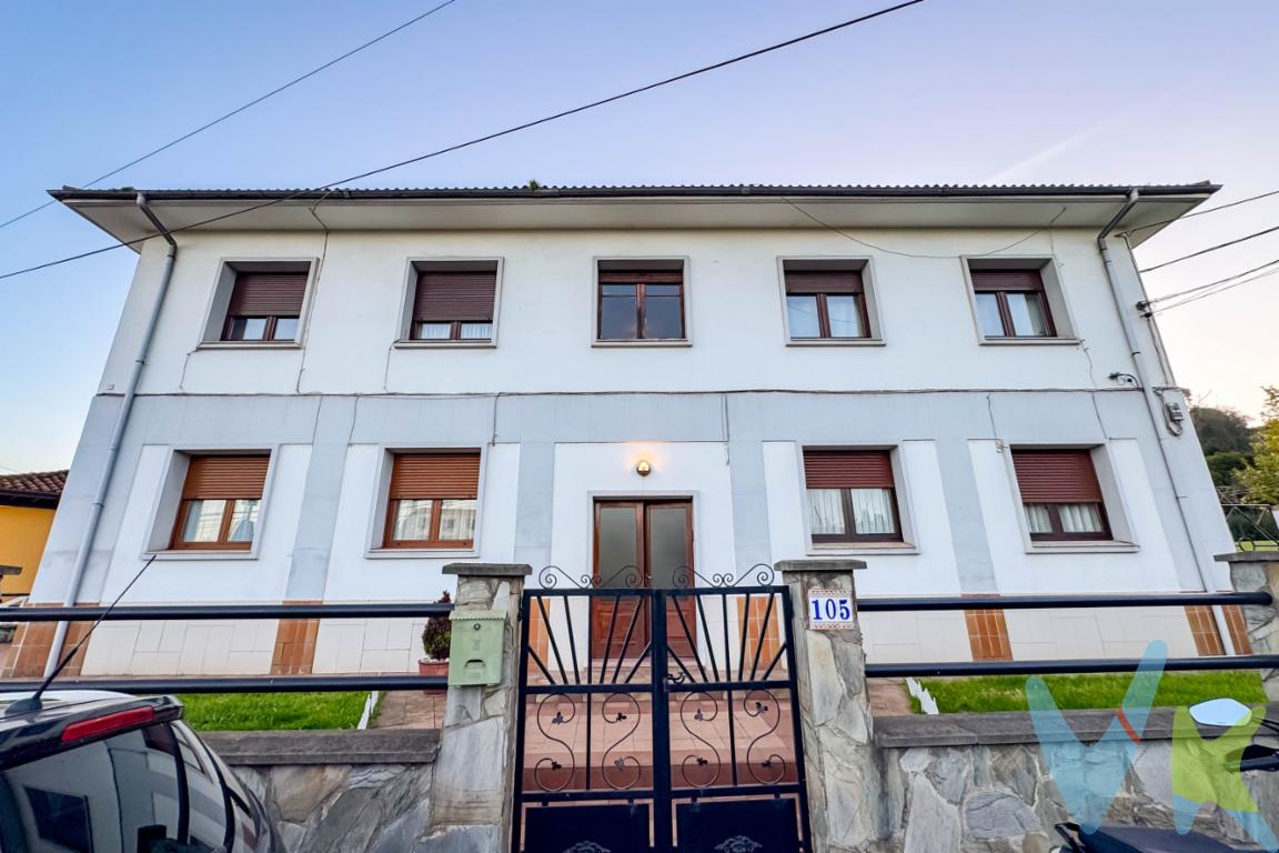 Si buscas luz natural, tranquilidad y una vivienda cómoda desde el primer día, este piso puede ser una excelente oportunidad. Se trata de un acogedor primer piso sin ascensor, completamente exterior, lo que permite disfrutar de una gran entrada de luz durante todo el día. La vivienda dispone de dos habitaciones y una distribución práctica que aprovecha bien los espacios. Se encuentra en buen estado y lista para entrar a vivir, ideal tanto como primera vivienda como para inversión. La propiedad está situada en el entorno de Camin Vieyu de la Campa, en Gijón, una zona residencial tranquila, rodeada de viviendas y espacios verdes que aportan una agradable sensación de calma. Un lugar perfecto para quienes valoran vivir en un ambiente relajado sin renunciar a la cercanía de la ciudad y sus servicios. Una vivienda luminosa y acogedora, donde empezar una nueva etapa y disfrutar de la tranquilidad cada día. Se informa a los interesados que el precio de venta indicado no comprende los honorarios al comprador de la agencia inmobiliaria, el Impuesto de Transmisiones Patrimoniales (ITP) ni los gastos asociados a la compraventa (notaría, registro de la propiedad y otros)